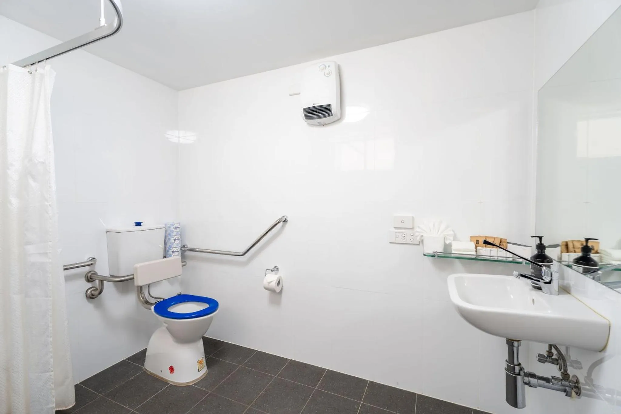 Toilet in Leura Gardens Resort