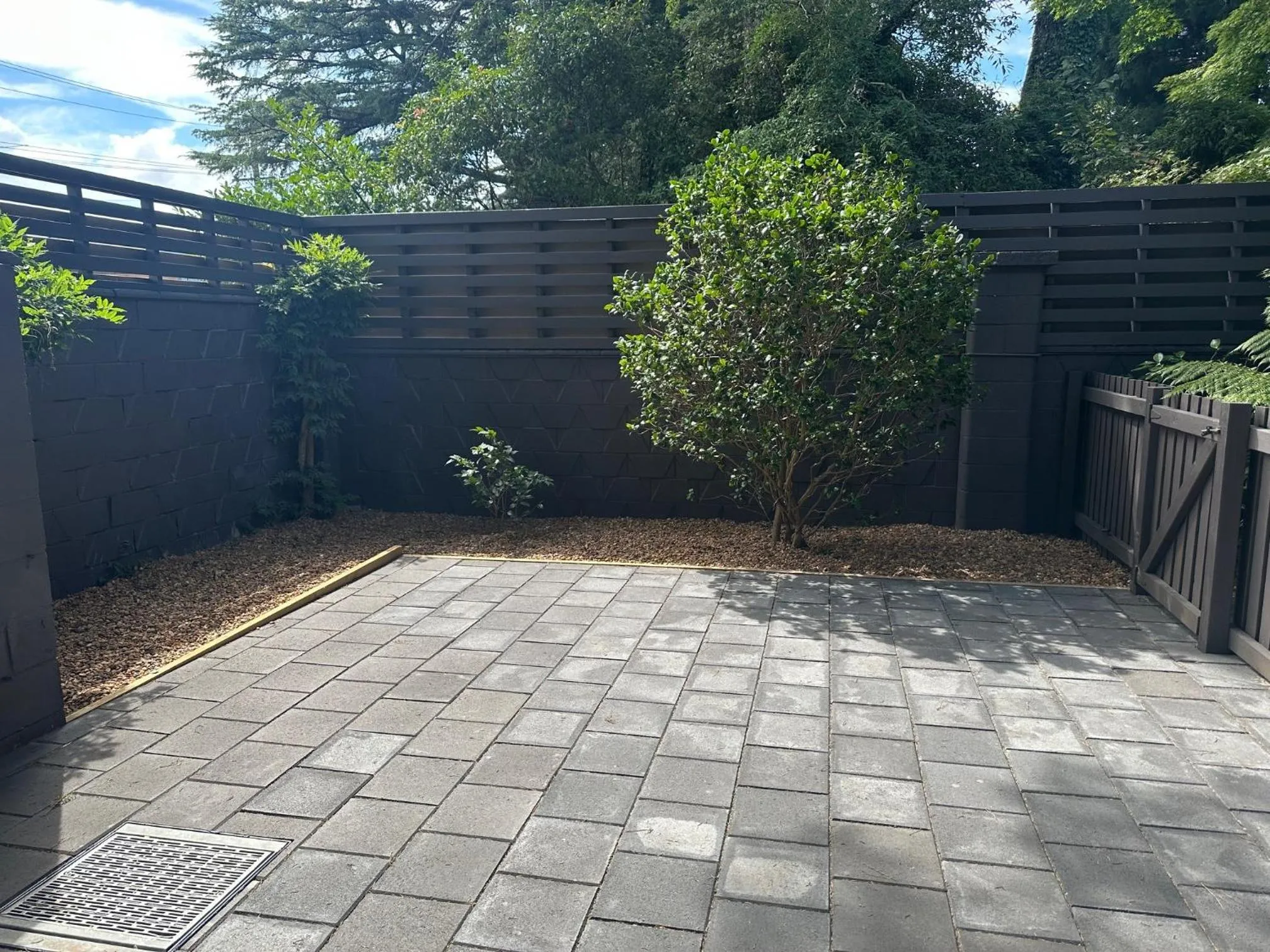 Inner courtyard view in Comfort Resort Leura Gardens