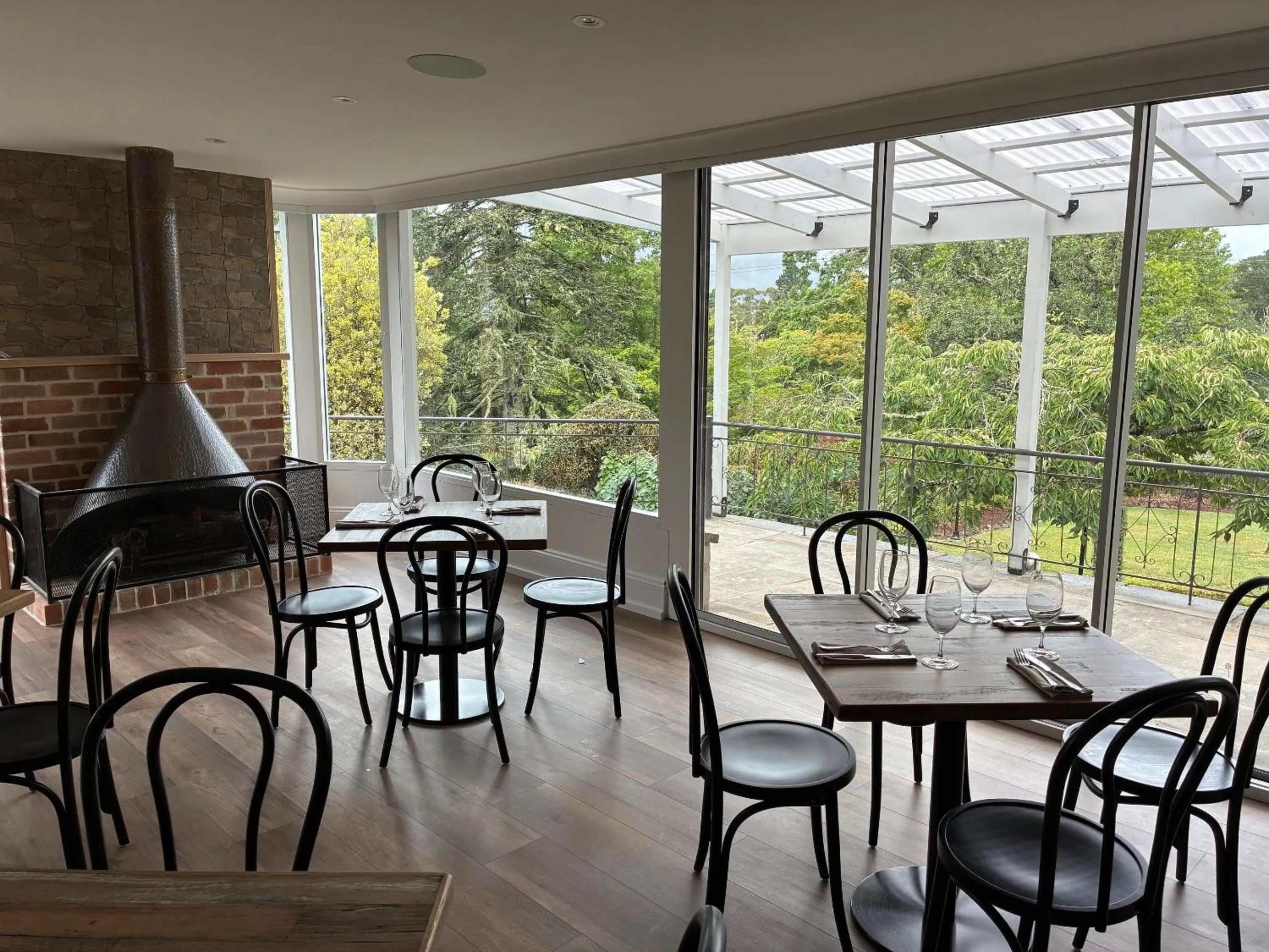 Restaurant/places to eat in Leura Gardens Resort
