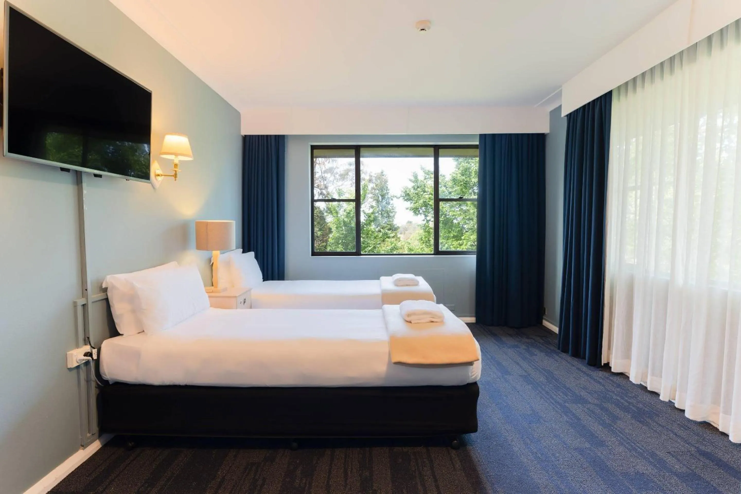 Bedroom, Bed in Comfort Resort Leura Gardens