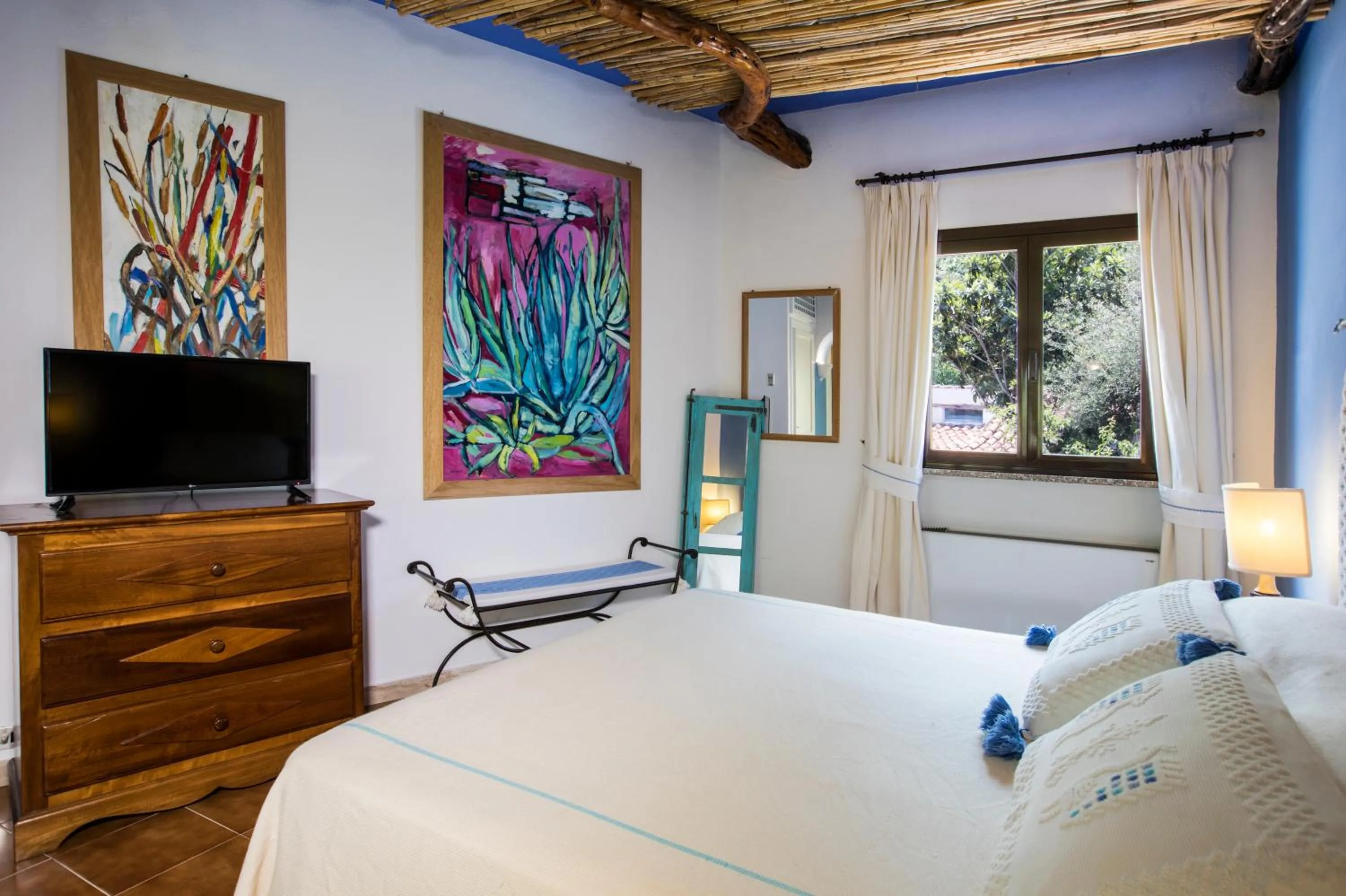 Bed in Su Gologone Experience Hotel