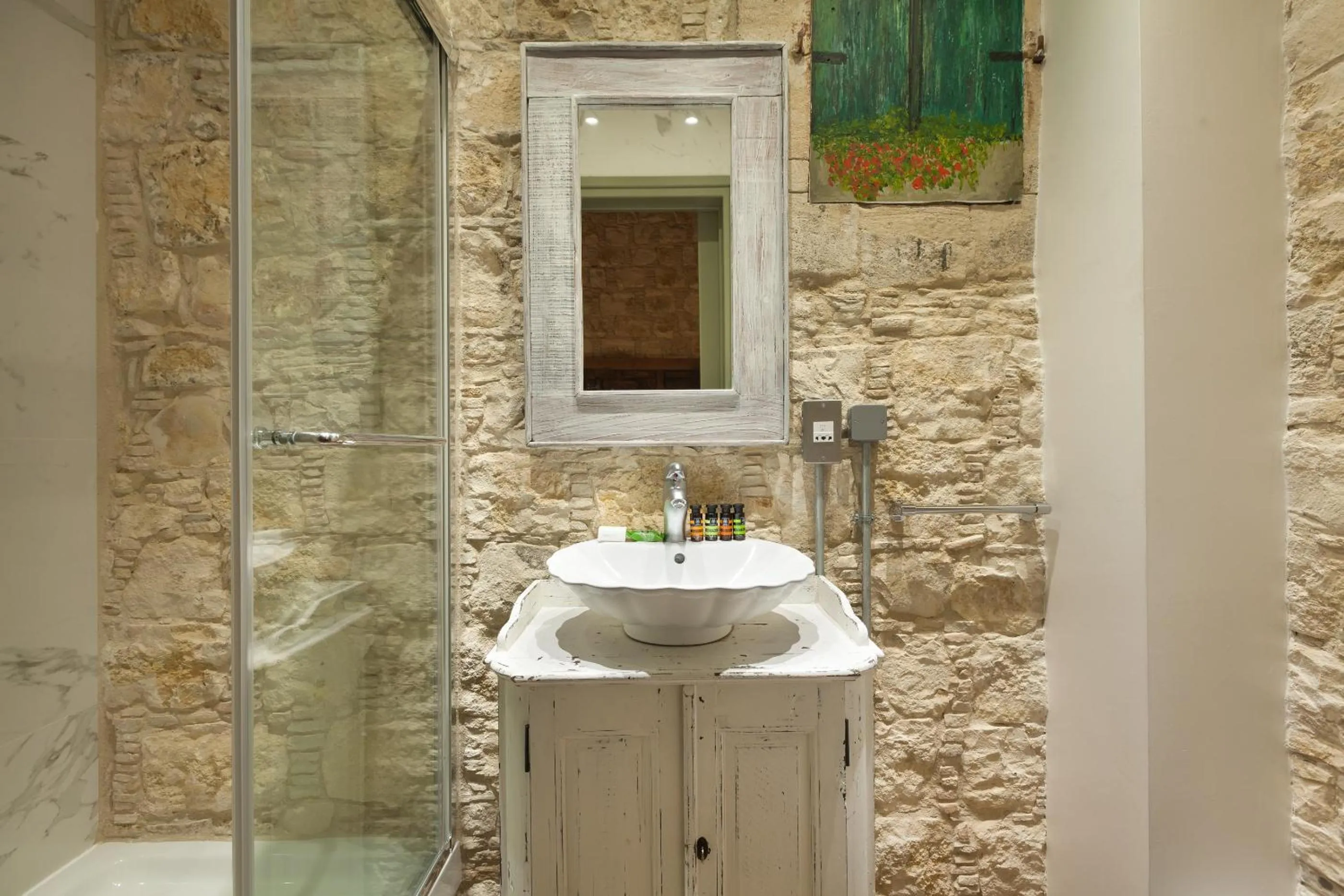 Shower in Oinoessa Traditional Boutique Guest Houses