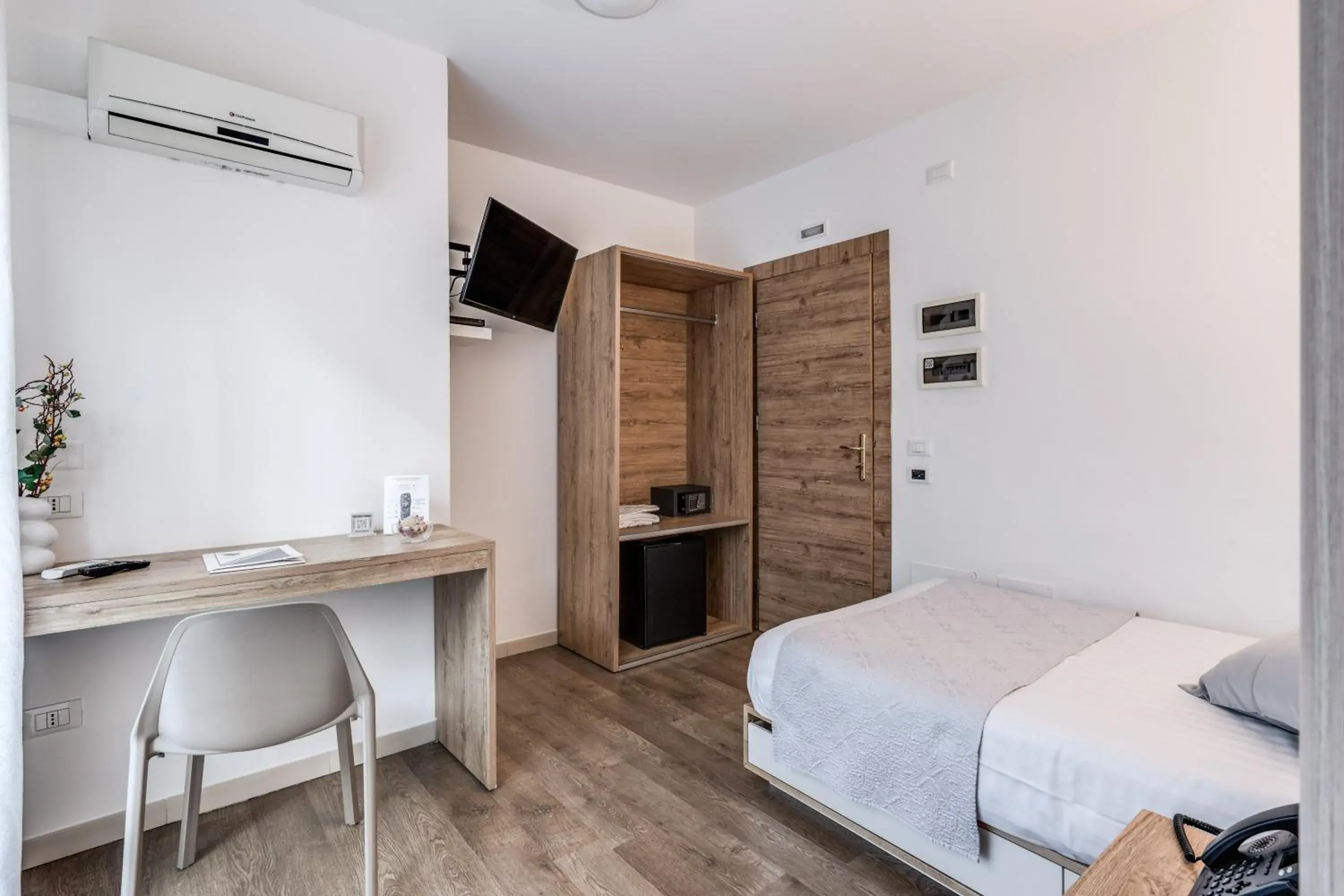 Bedroom, Bed in Casena Dei Colli, Sure Hotel Collection By Best Western Bedroom, Bed in Casena Dei Colli, Sure Hotel Collection By Best Western