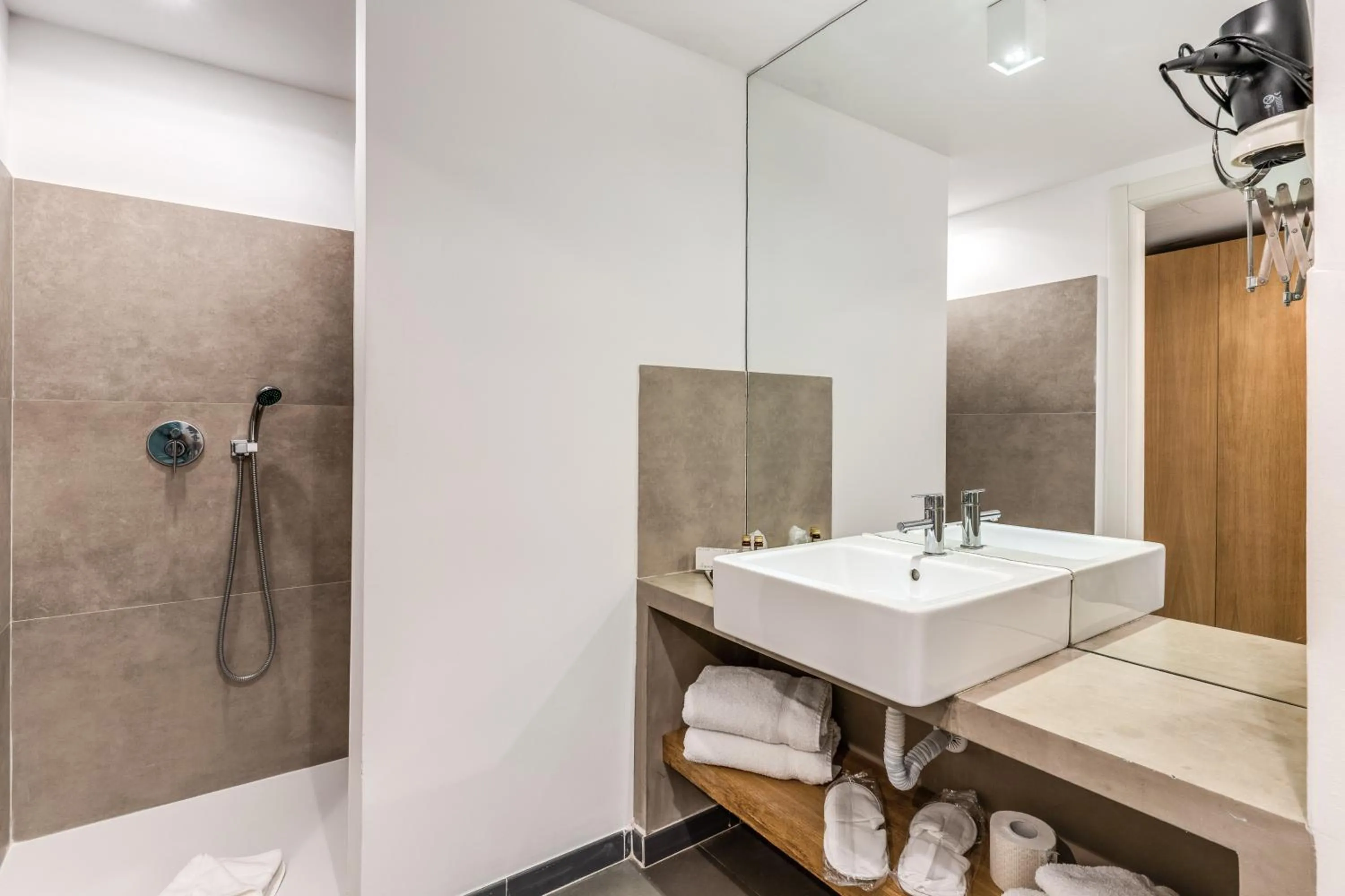 Bathroom in Casena Dei Colli, Sure Hotel Collection By Best Western