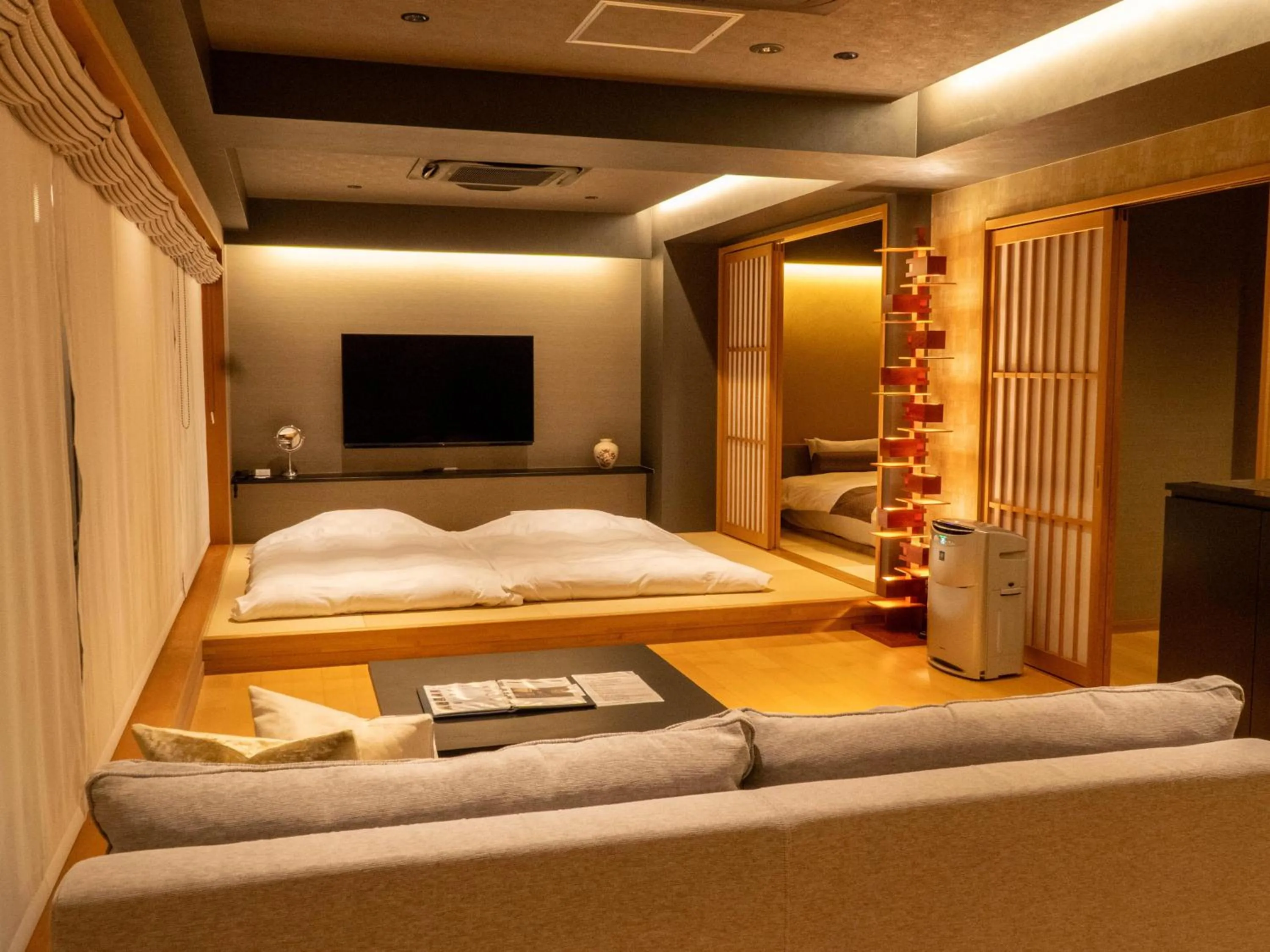 Photo of the whole room, Bed in Waqoo Naritasanmonzen