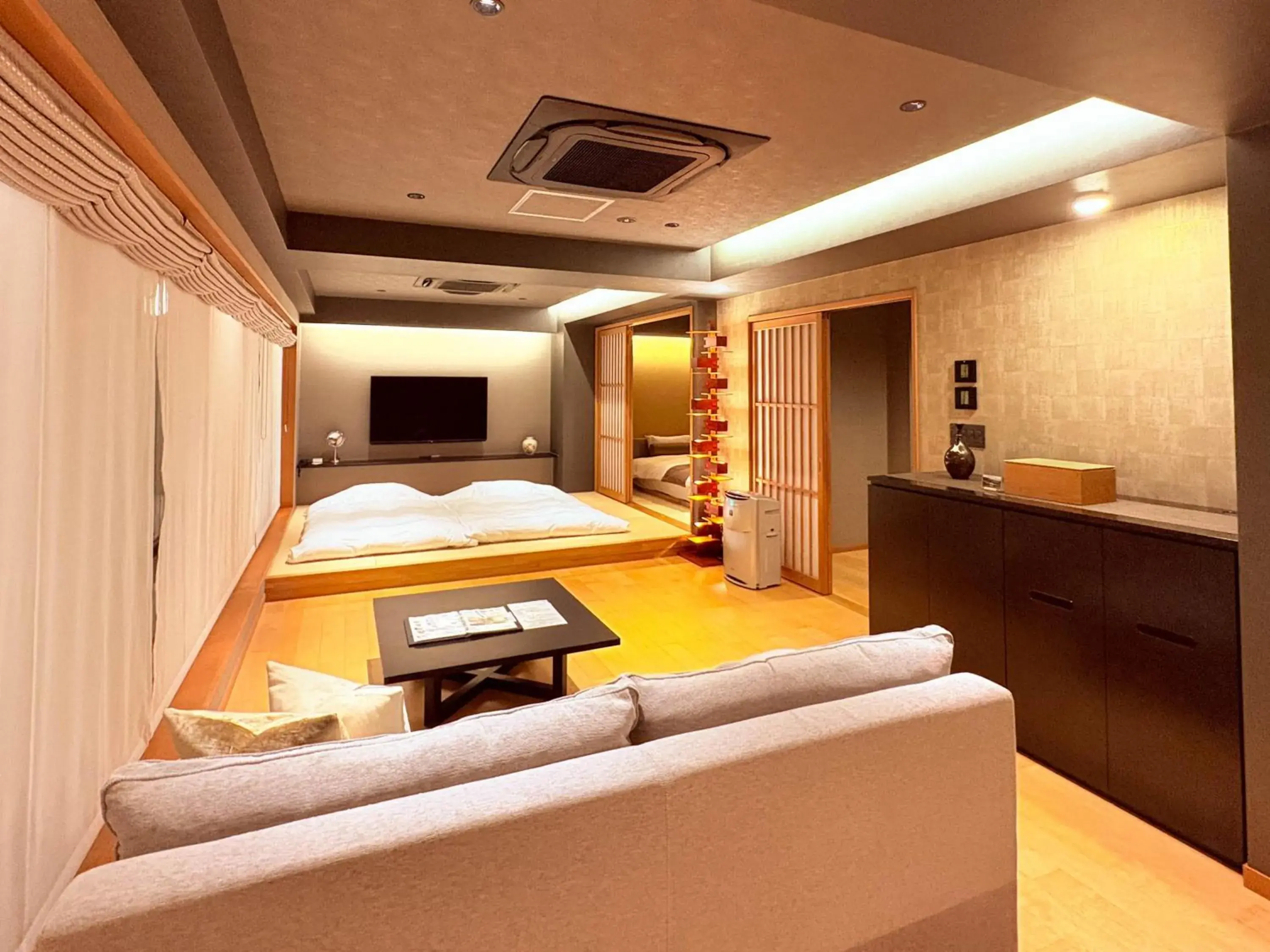 Photo of the whole room, Bed in Waqoo Naritasanmonzen Photo of the whole room, Bed in Waqoo Naritasanmonzen