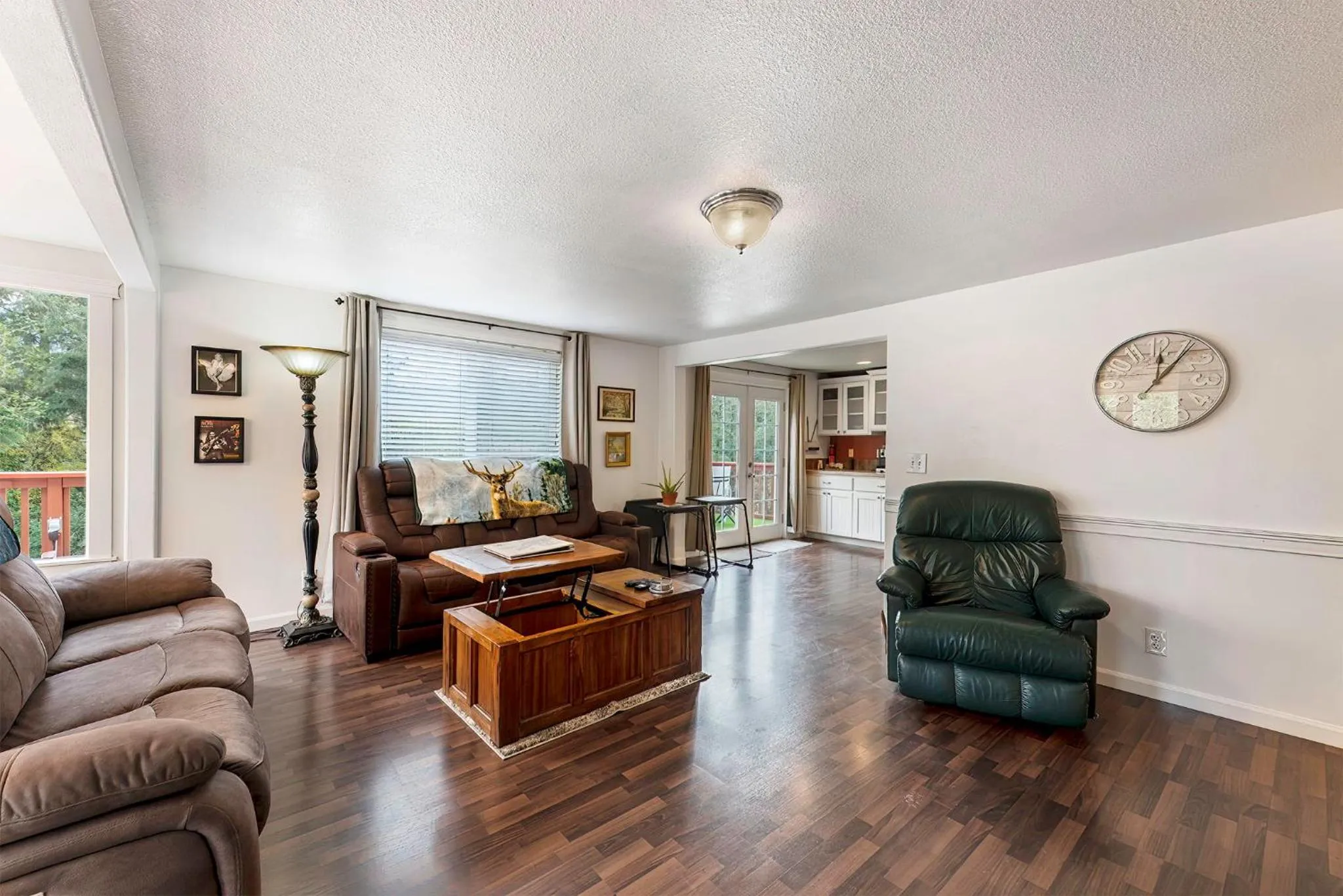 Living room in Serene Cottage in the Woods