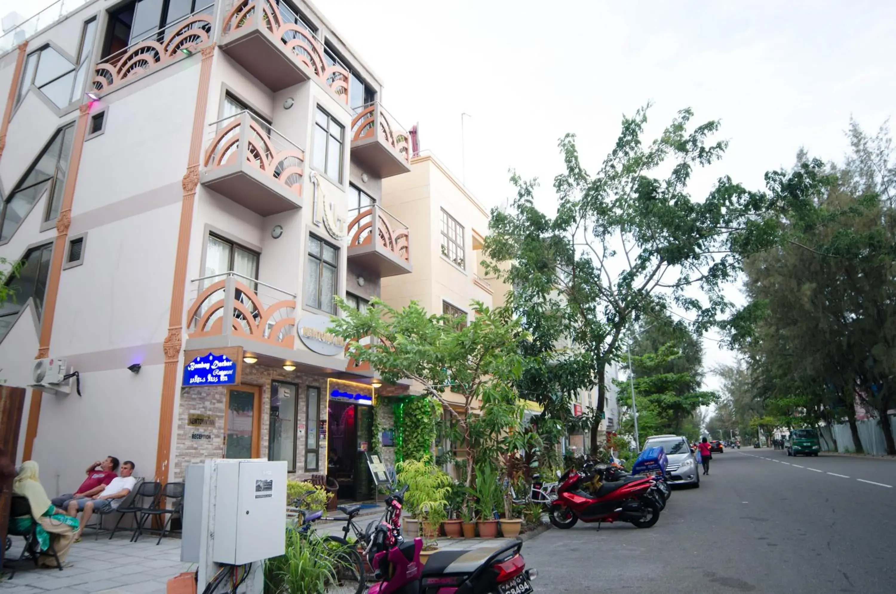 Property building in Newtown Inn Property building in Newtown Inn