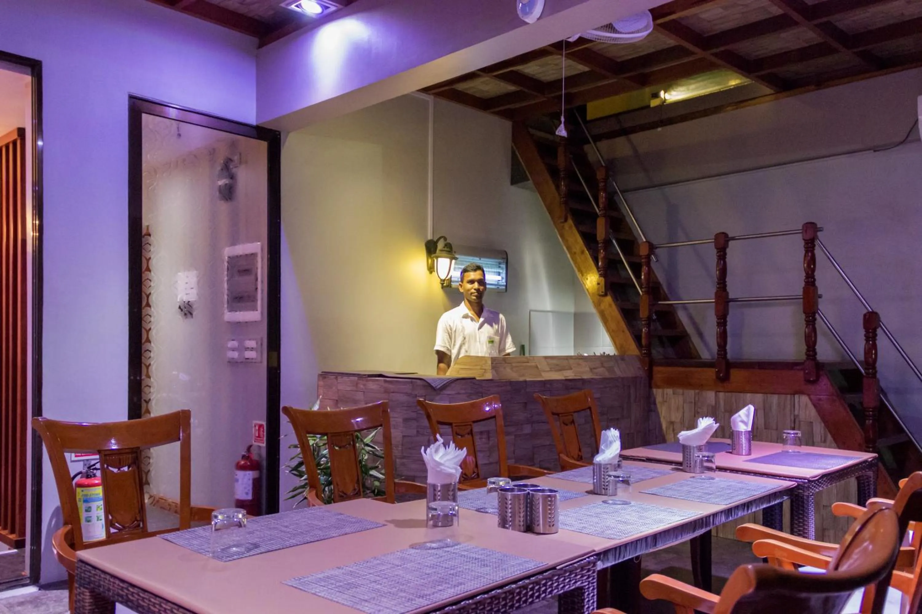 Restaurant/places to eat in Newtown Inn