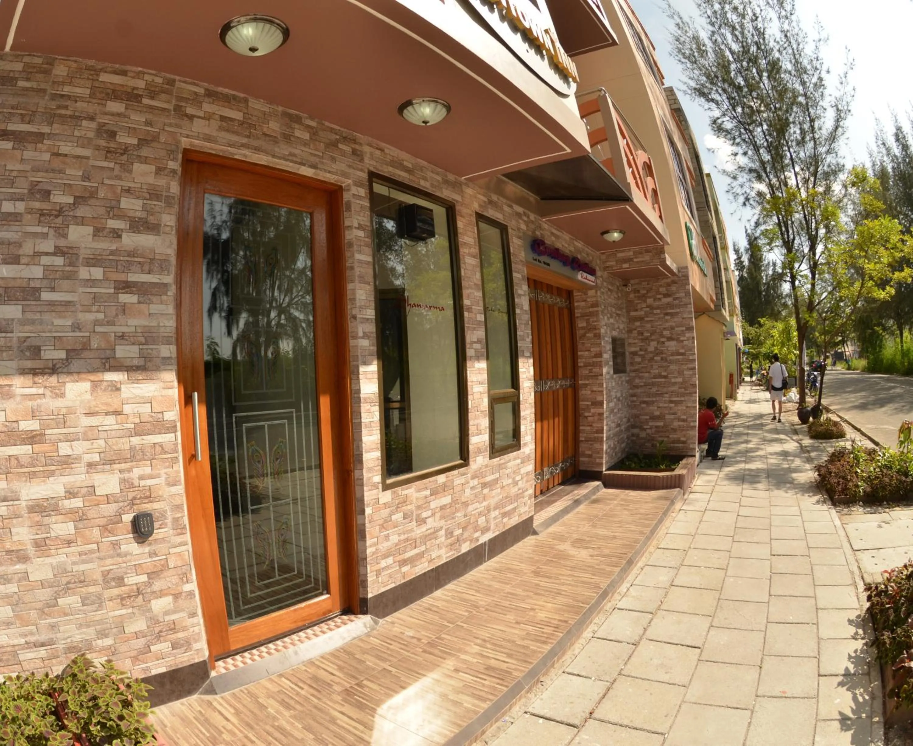 Facade/entrance in Newtown Inn