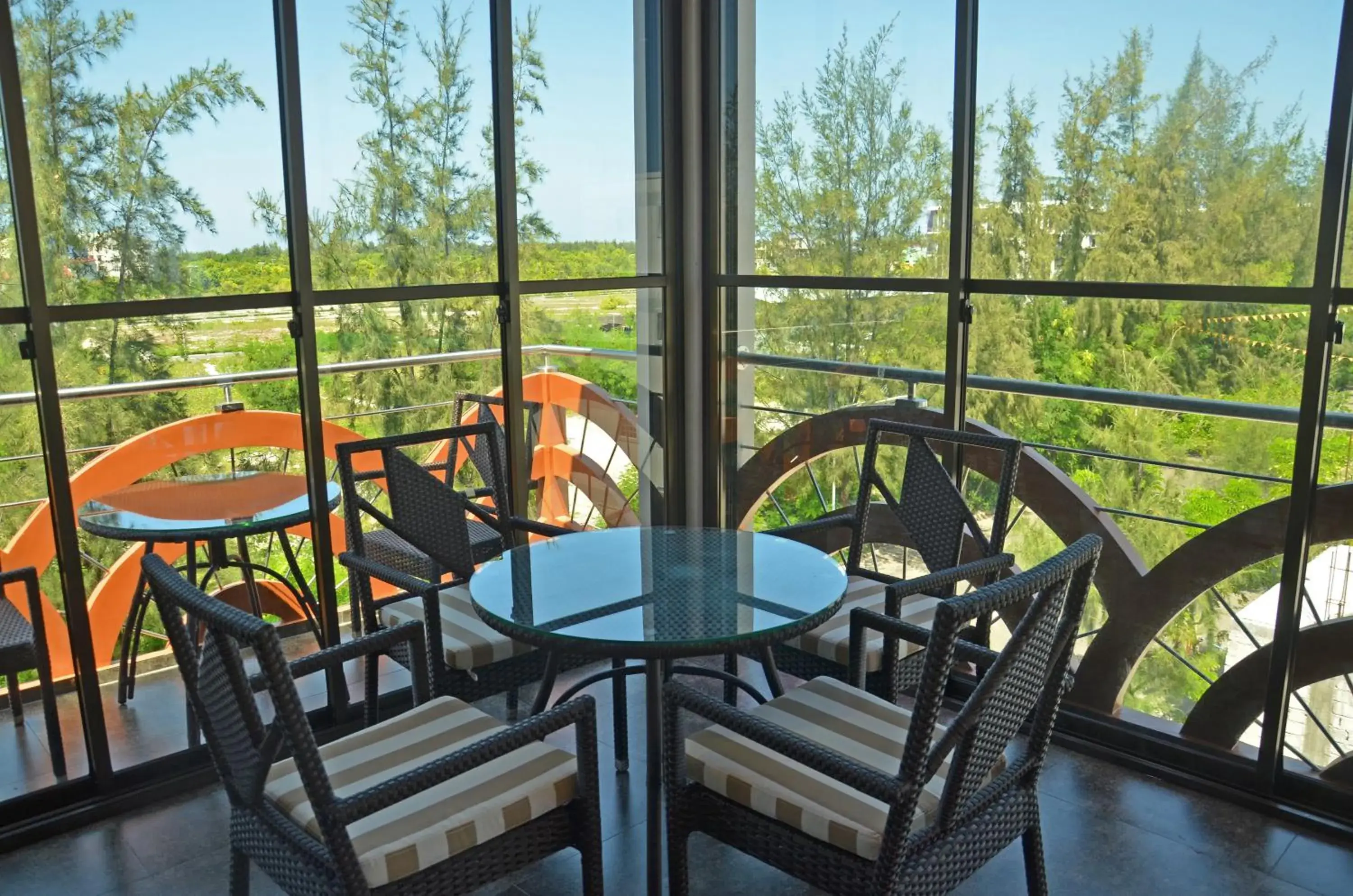 Restaurant/places to eat in Newtown Inn Restaurant/places to eat in Newtown Inn