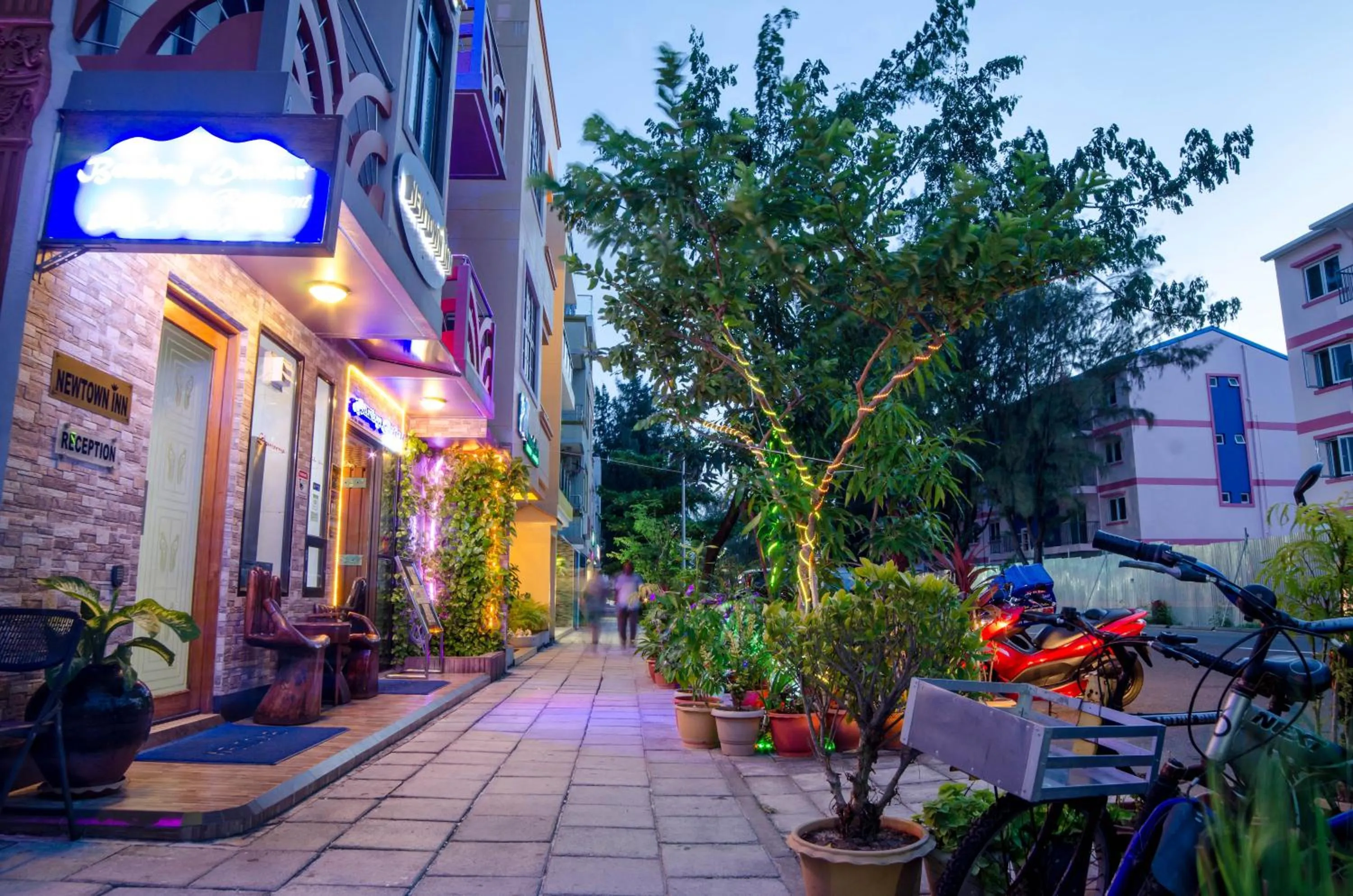 Patio in Newtown Inn