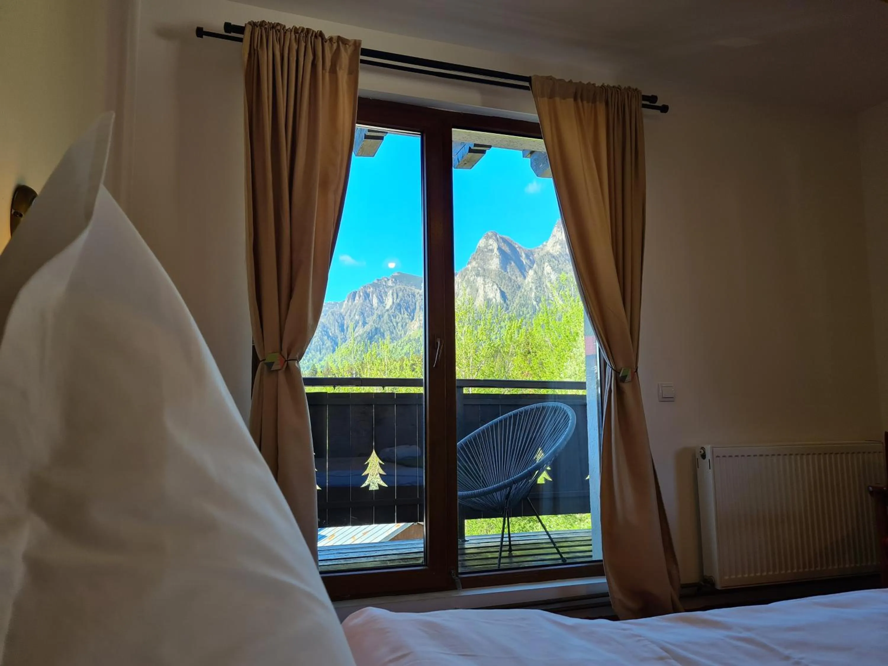 Photo of the whole room in CASA FLORESCU