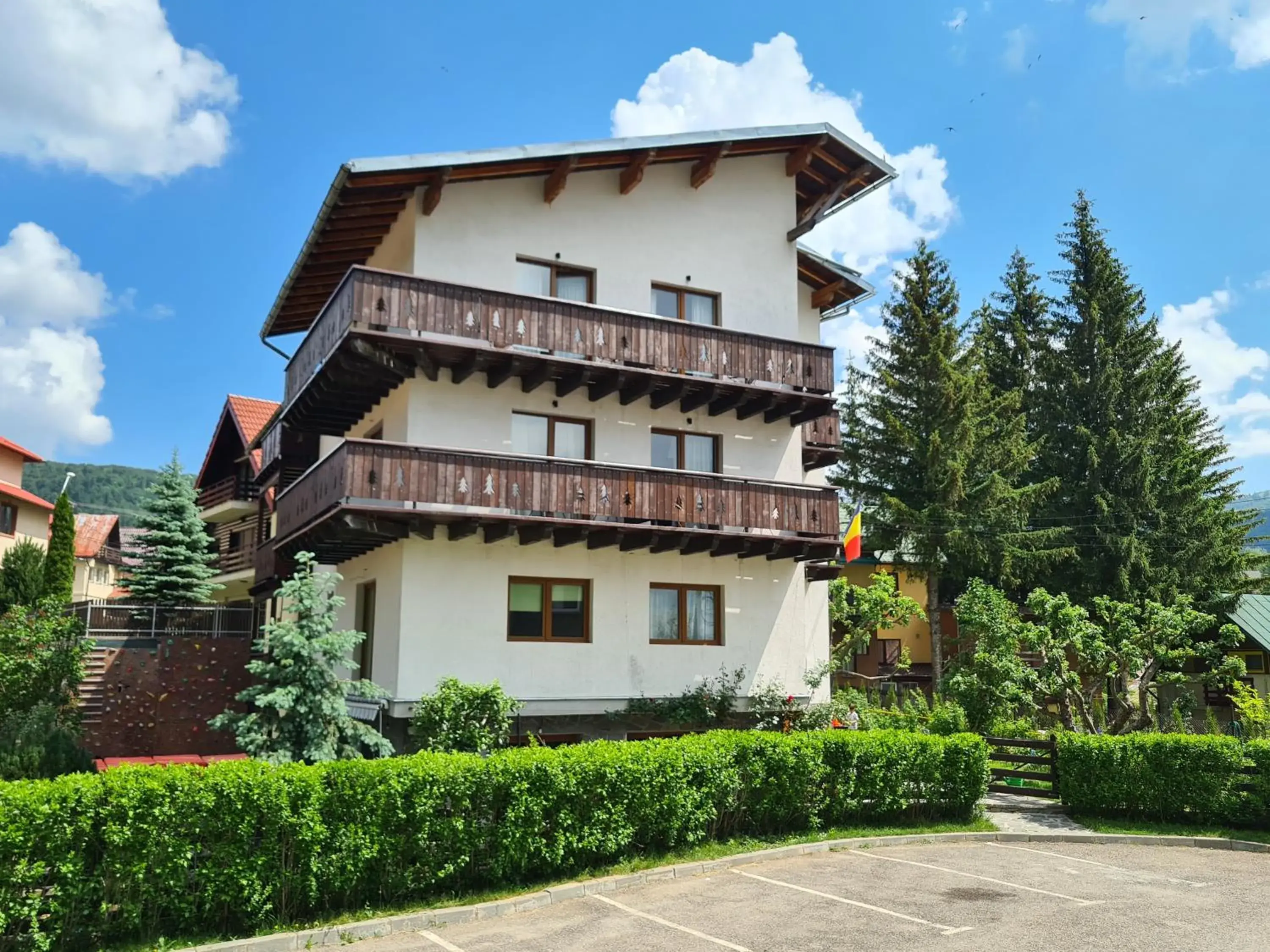 Property building in CASA FLORESCU Property building in CASA FLORESCU