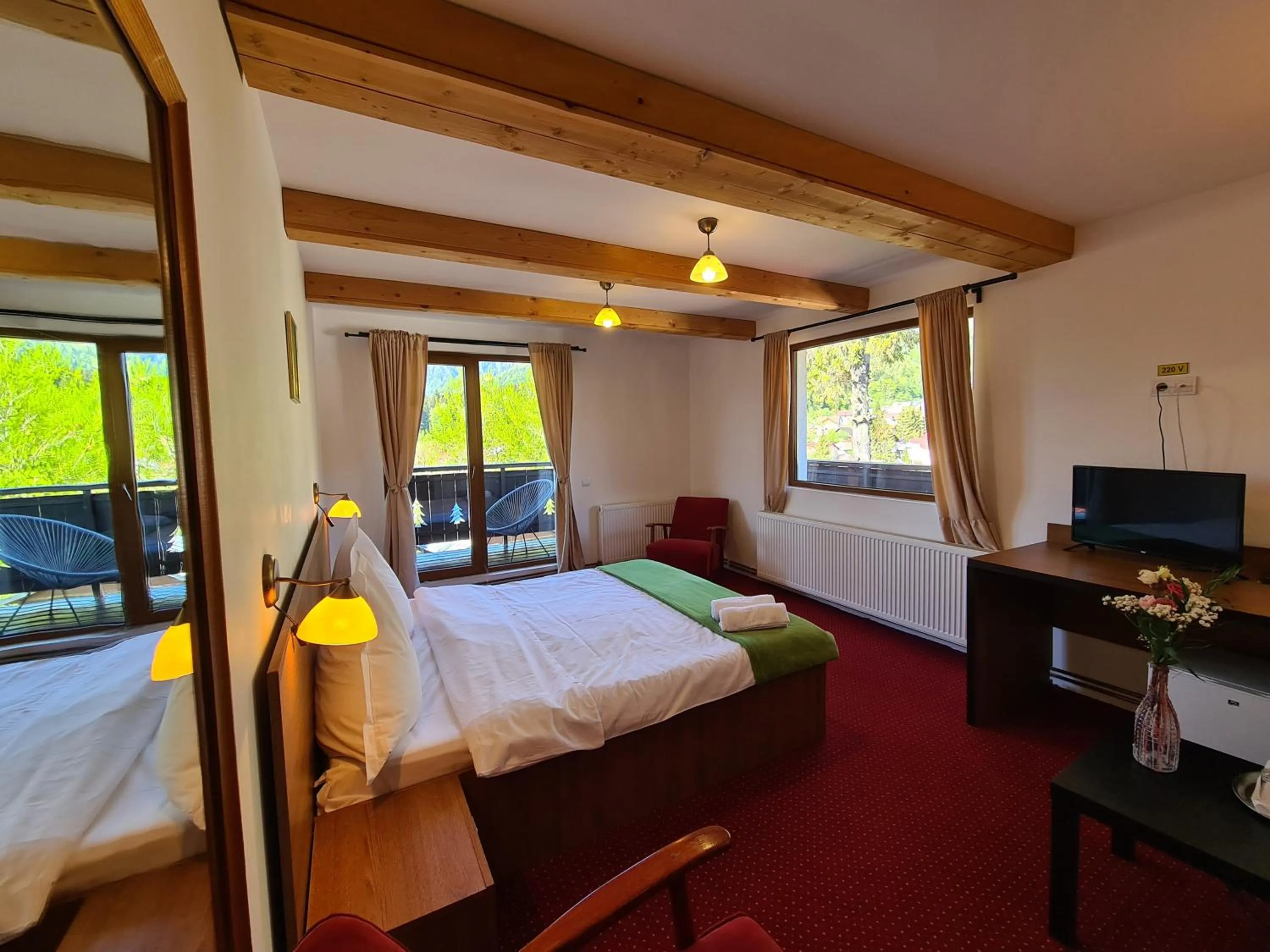 Photo of the whole room in CASA FLORESCU