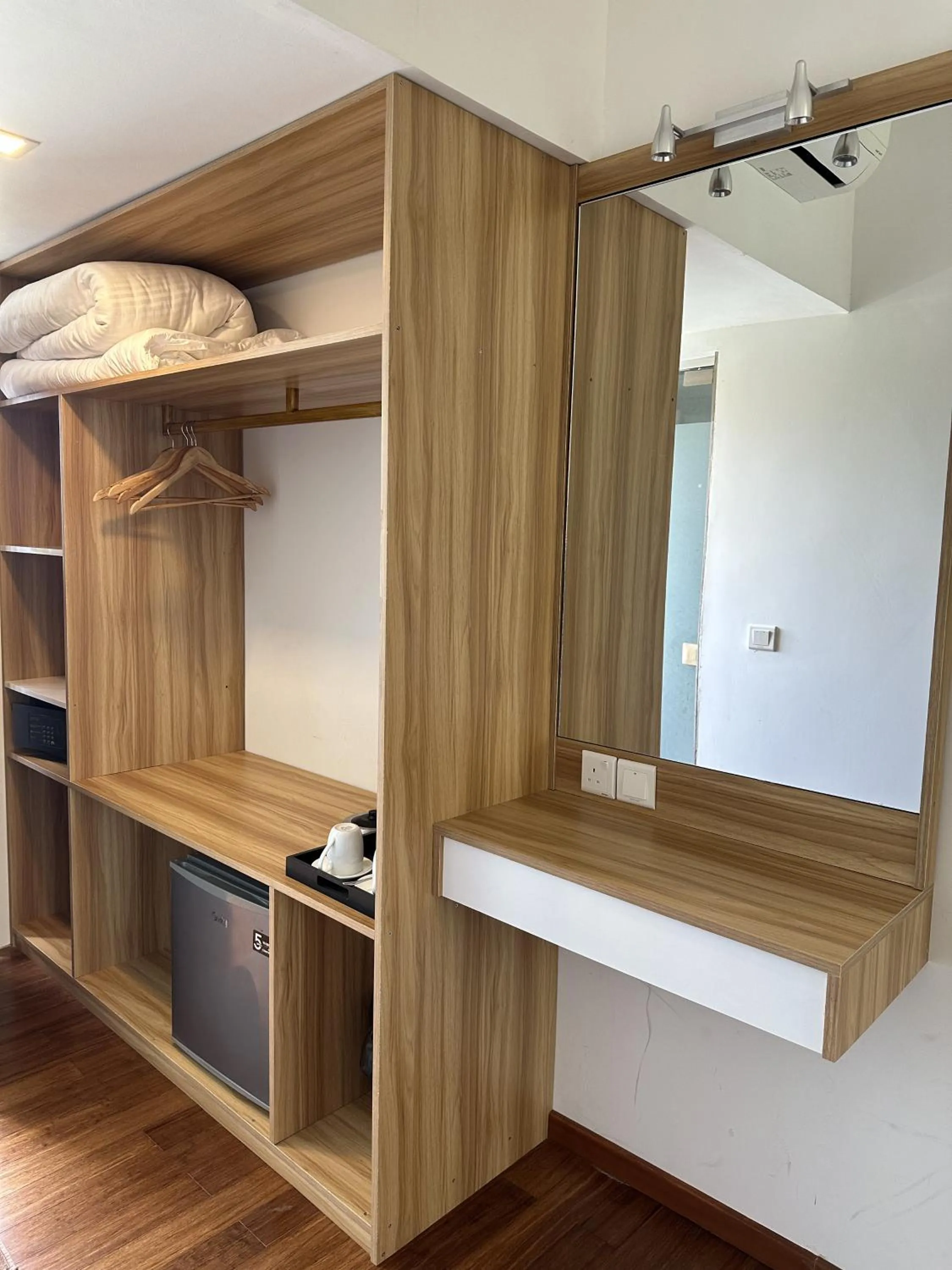 wardrobe in Thundi Sea View