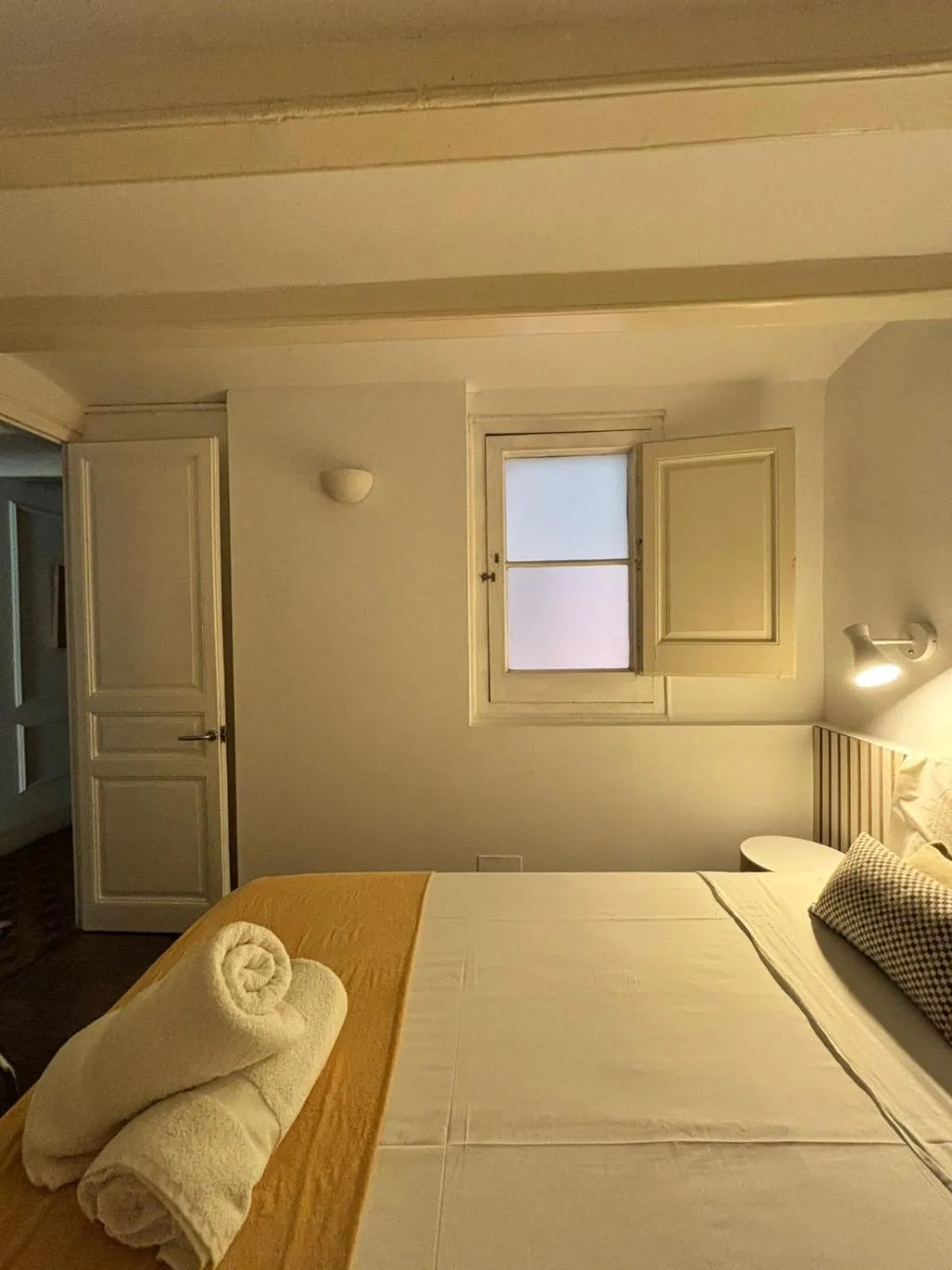 Bedroom, Bed in Rosselló Apartment