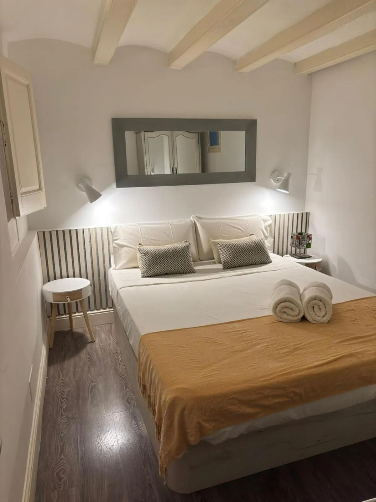 Bedroom, Bed in Rosselló Apartment