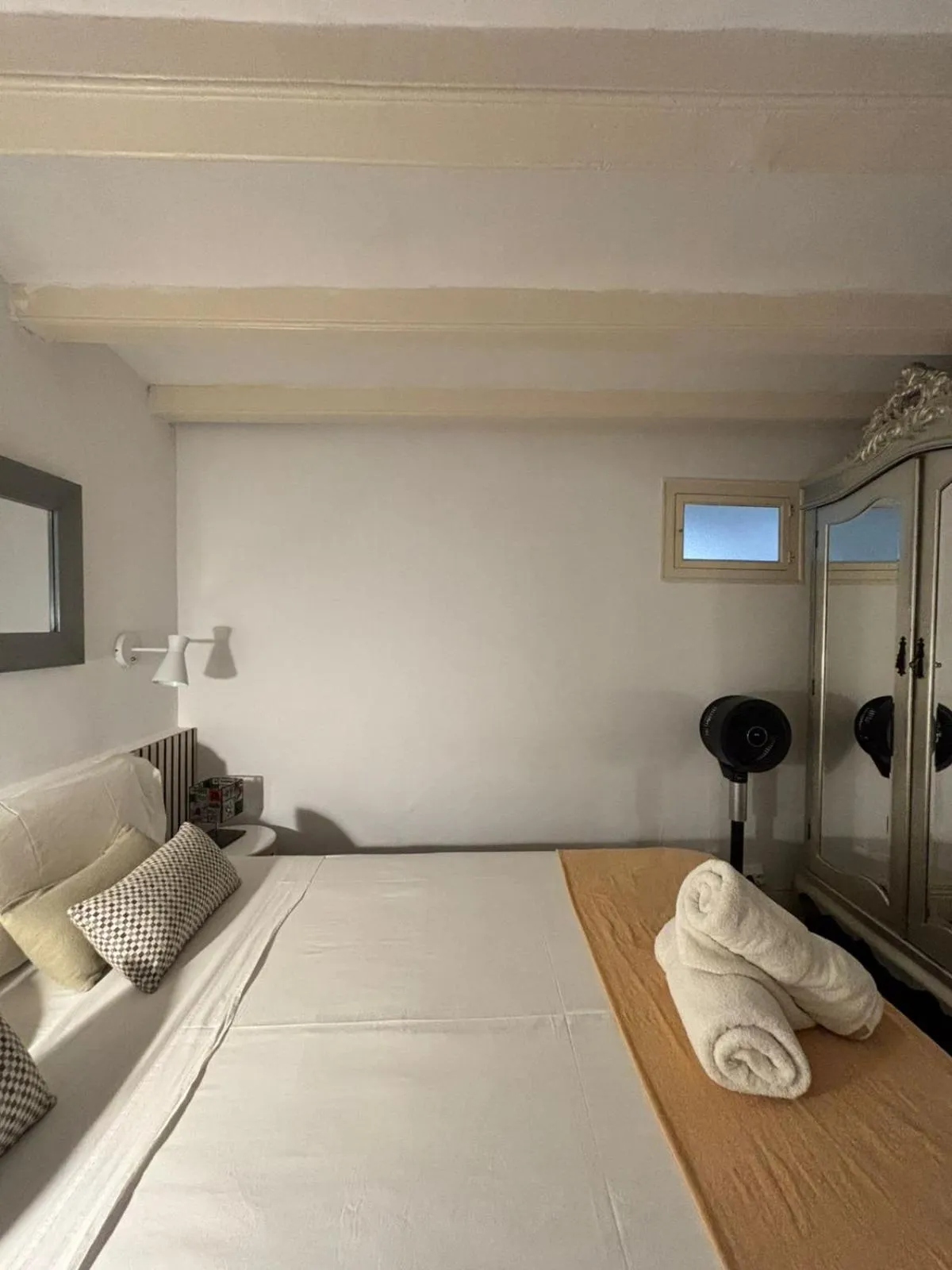 Bedroom, Bed in Rosselló Apartment