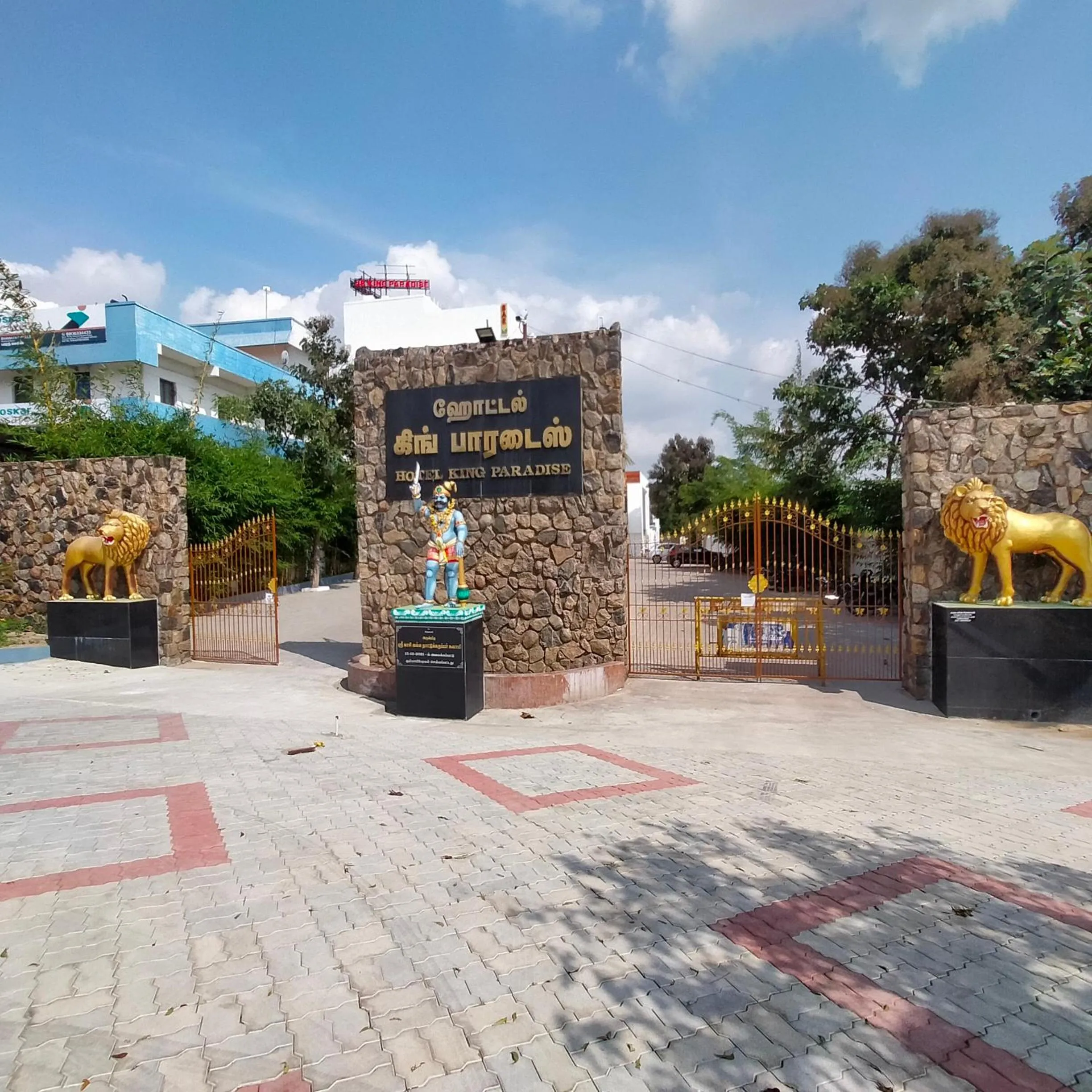 Facade/entrance in JB Residency