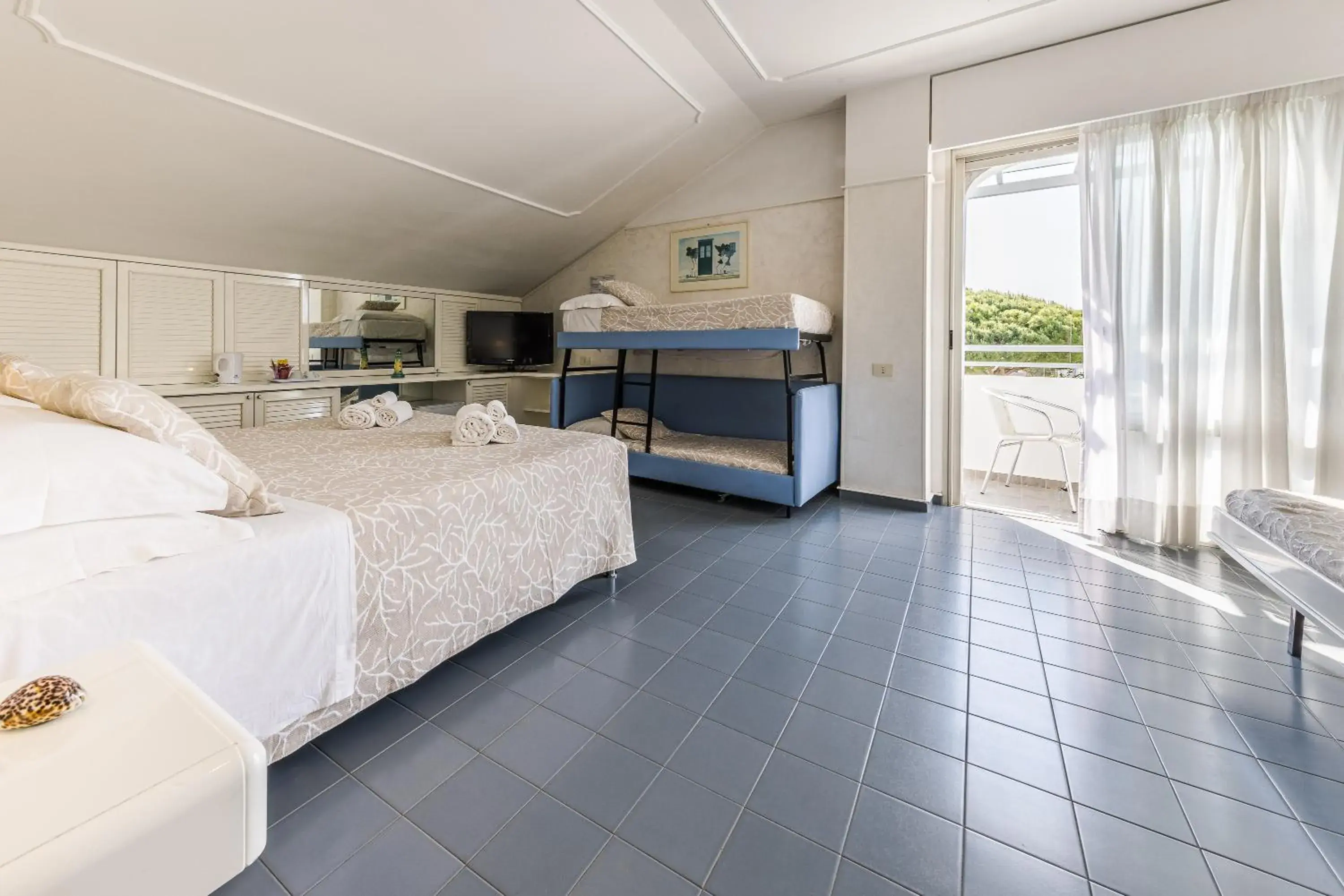 Quadruple Room in Hotel Diamond NUOVA GESTIONE Quadruple Room in Hotel Diamond NUOVA GESTIONE