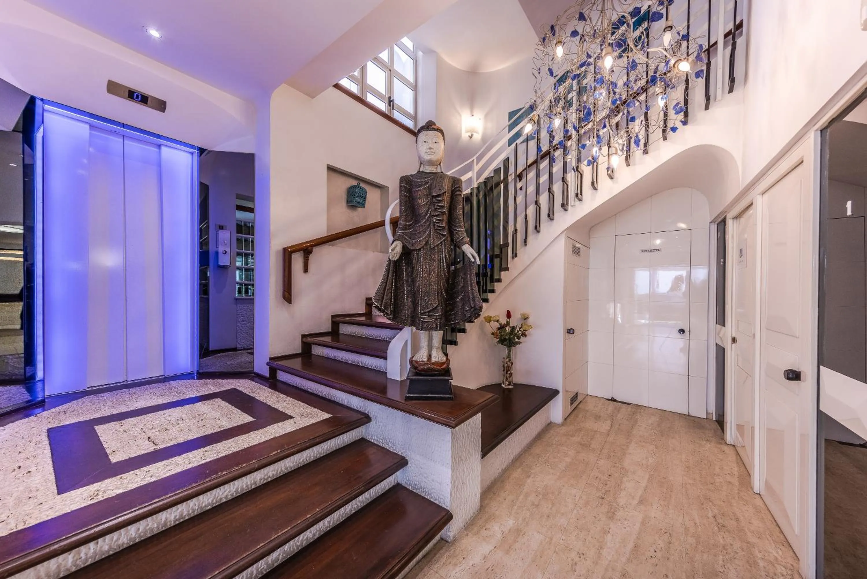 elevator in Hotel Diamond