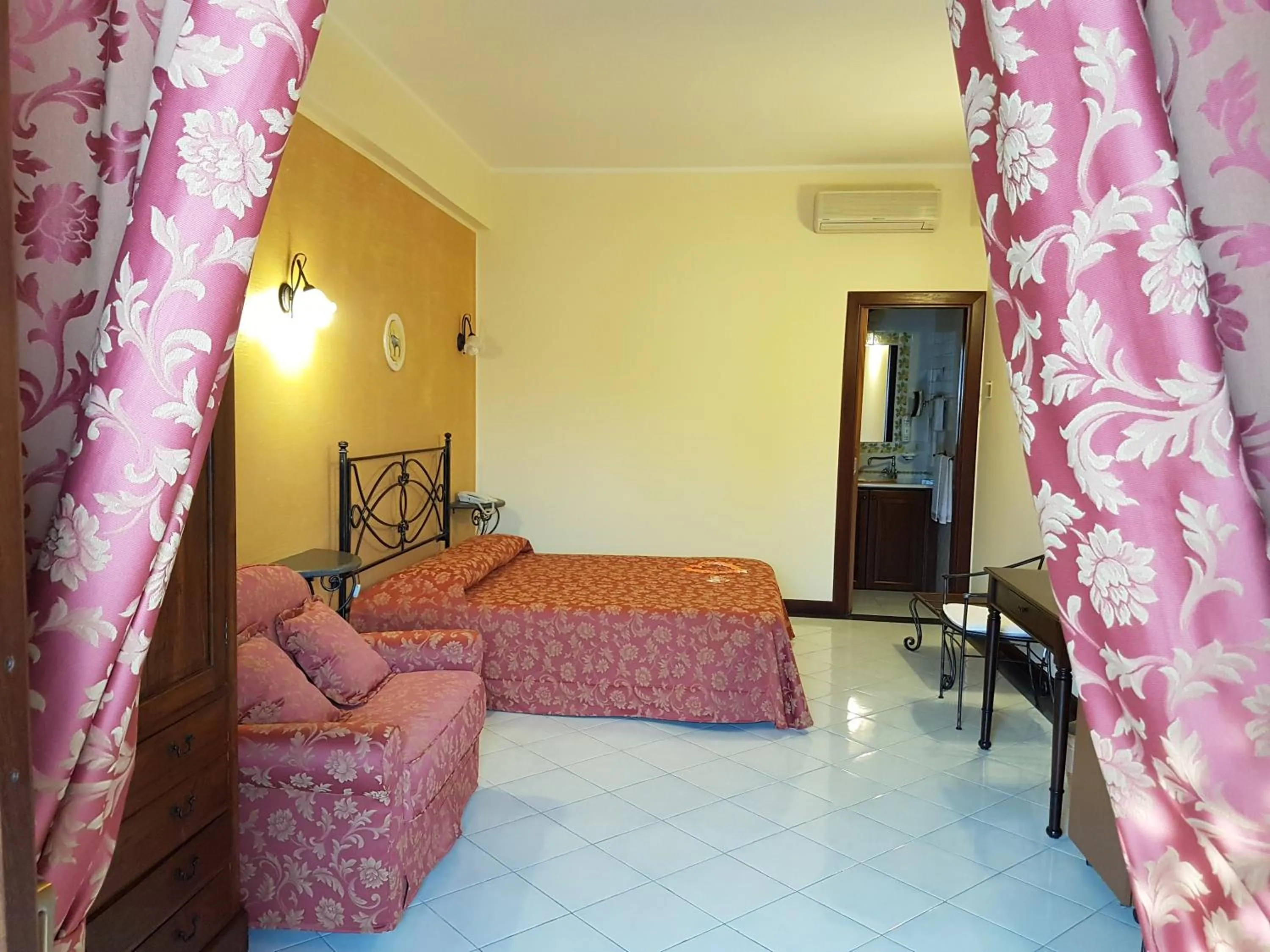 Photo of the whole room in Hotel A Pinnata