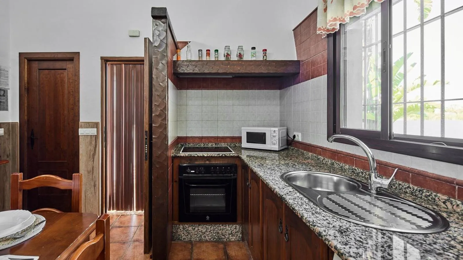 Kitchen or kitchenette in Chalet El Cancelín Conil de la Frontera by Ruralidays