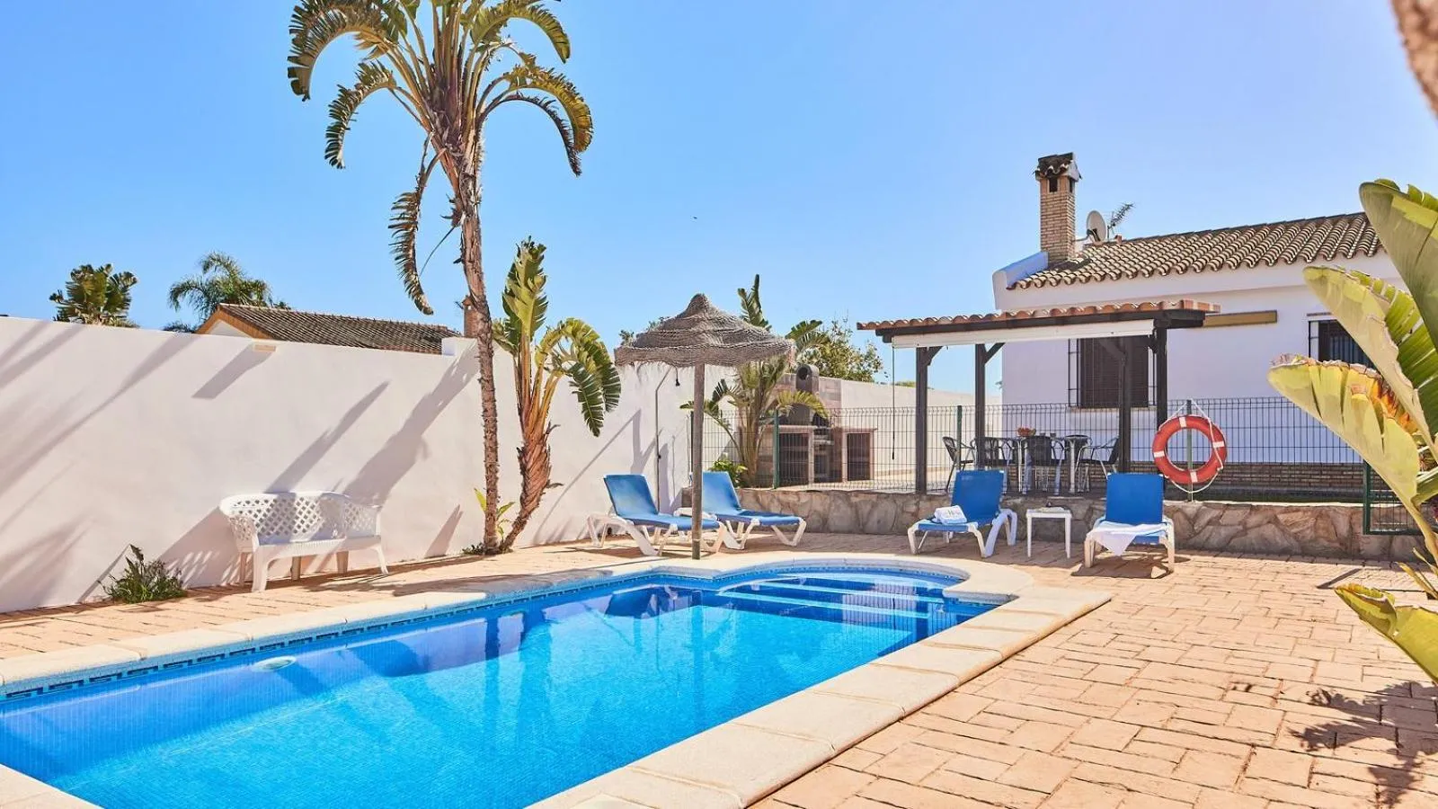 Swimming pool in Chalet El Cancelín Conil de la Frontera by Ruralidays