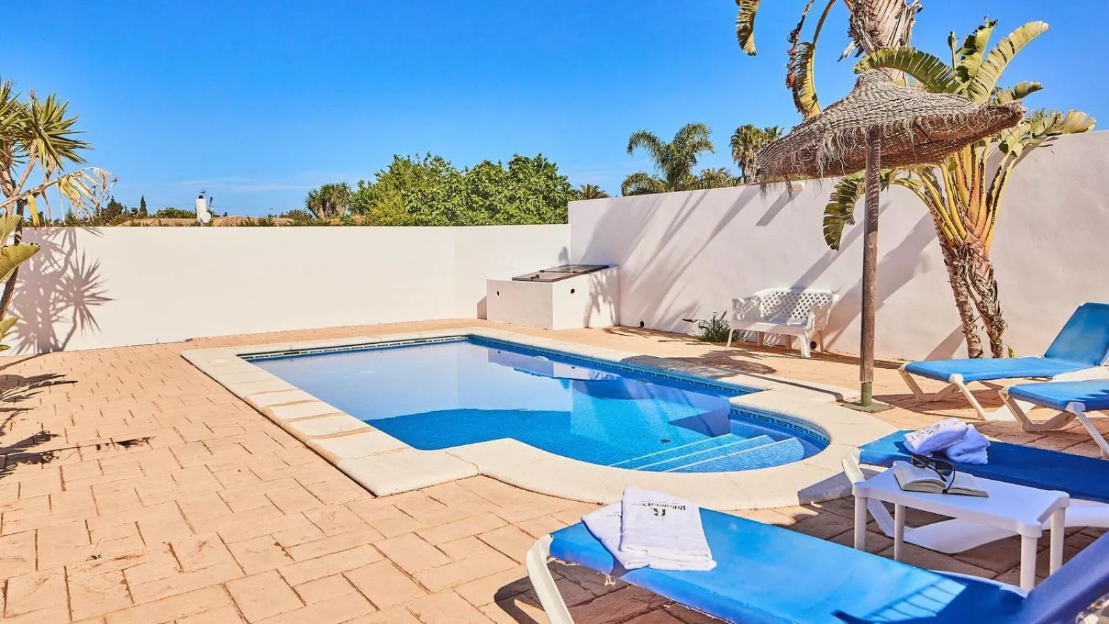 Swimming pool in Chalet El Cancelín Conil de la Frontera by Ruralidays