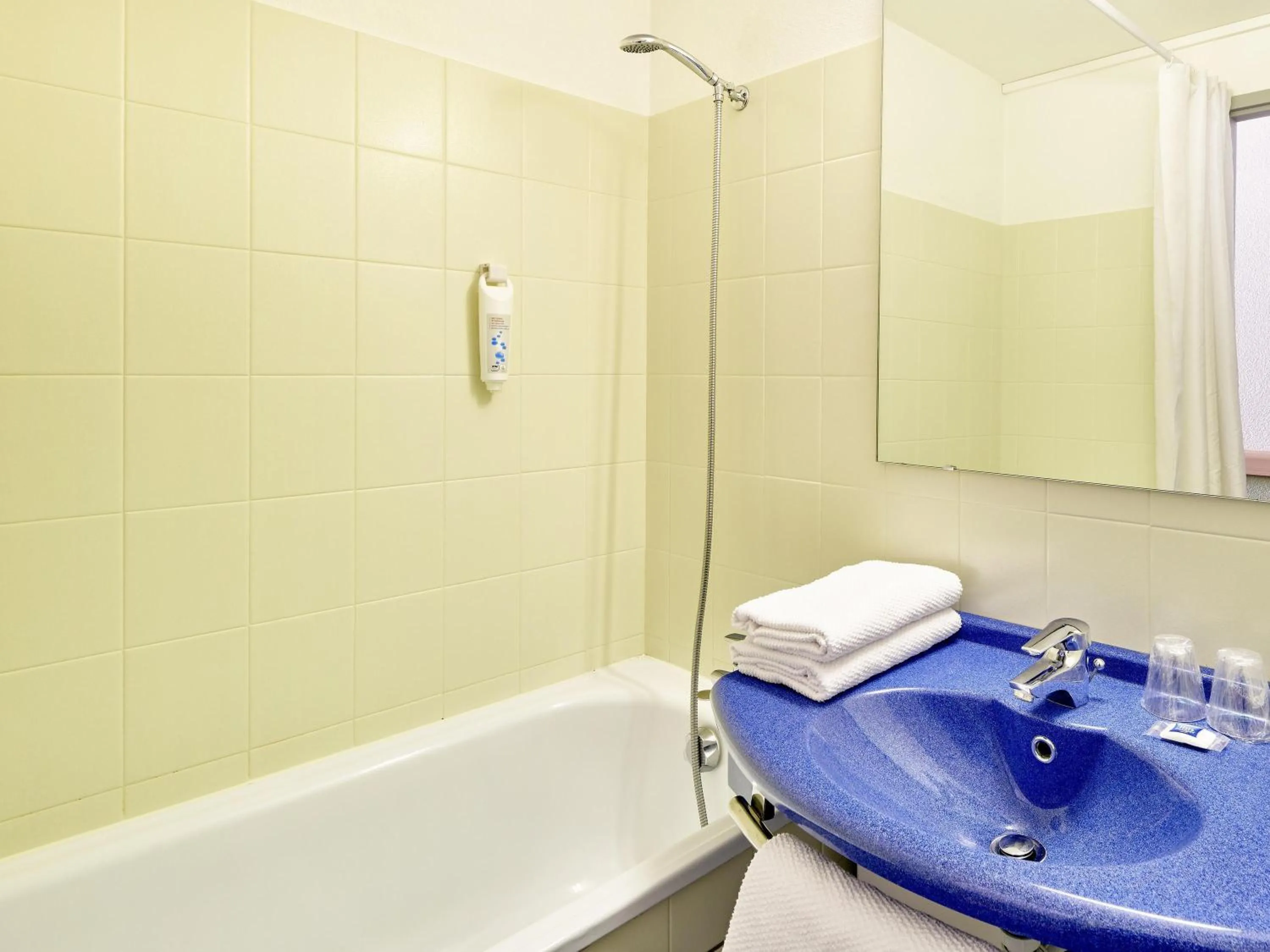 Bedroom in ibis budget Saint Paul Les Dax