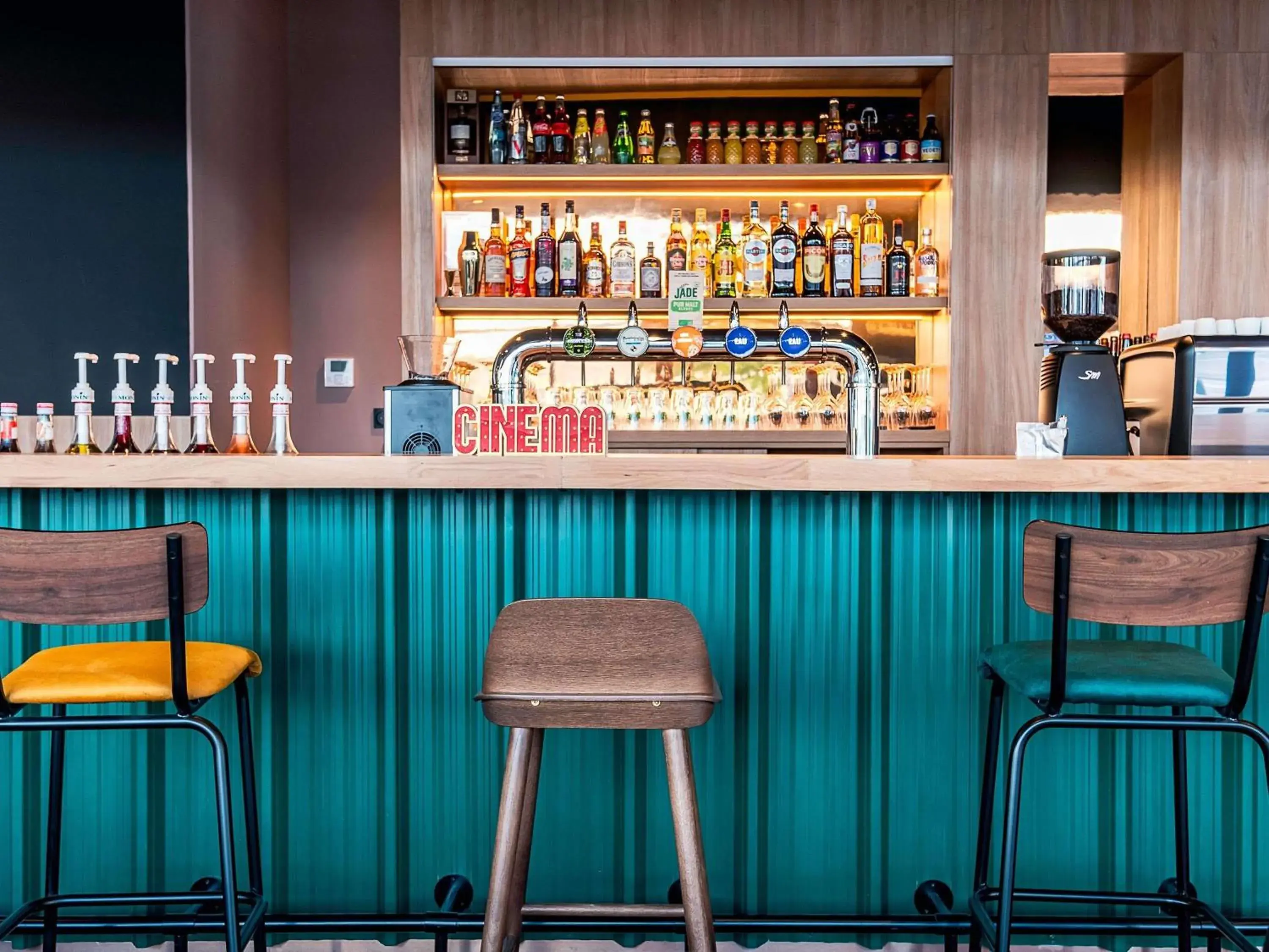 Lounge or bar in ibis Styles Lens Centre Gare Lounge or bar in ibis Styles Lens Centre Gare