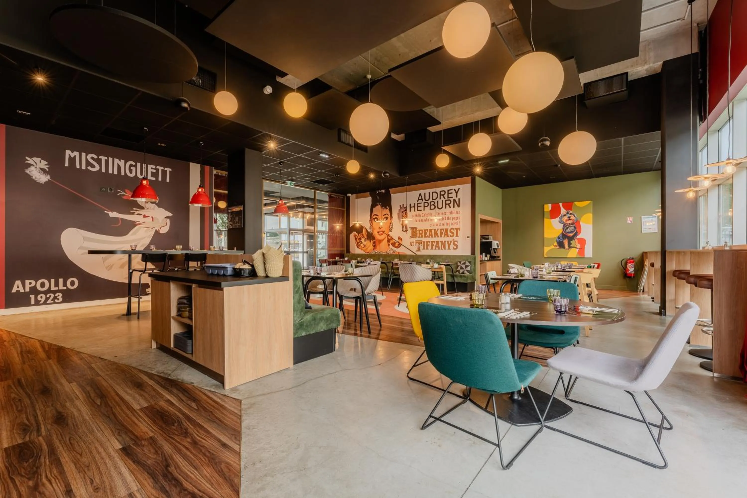 Restaurant/places to eat in ibis Styles Lens Centre Gare