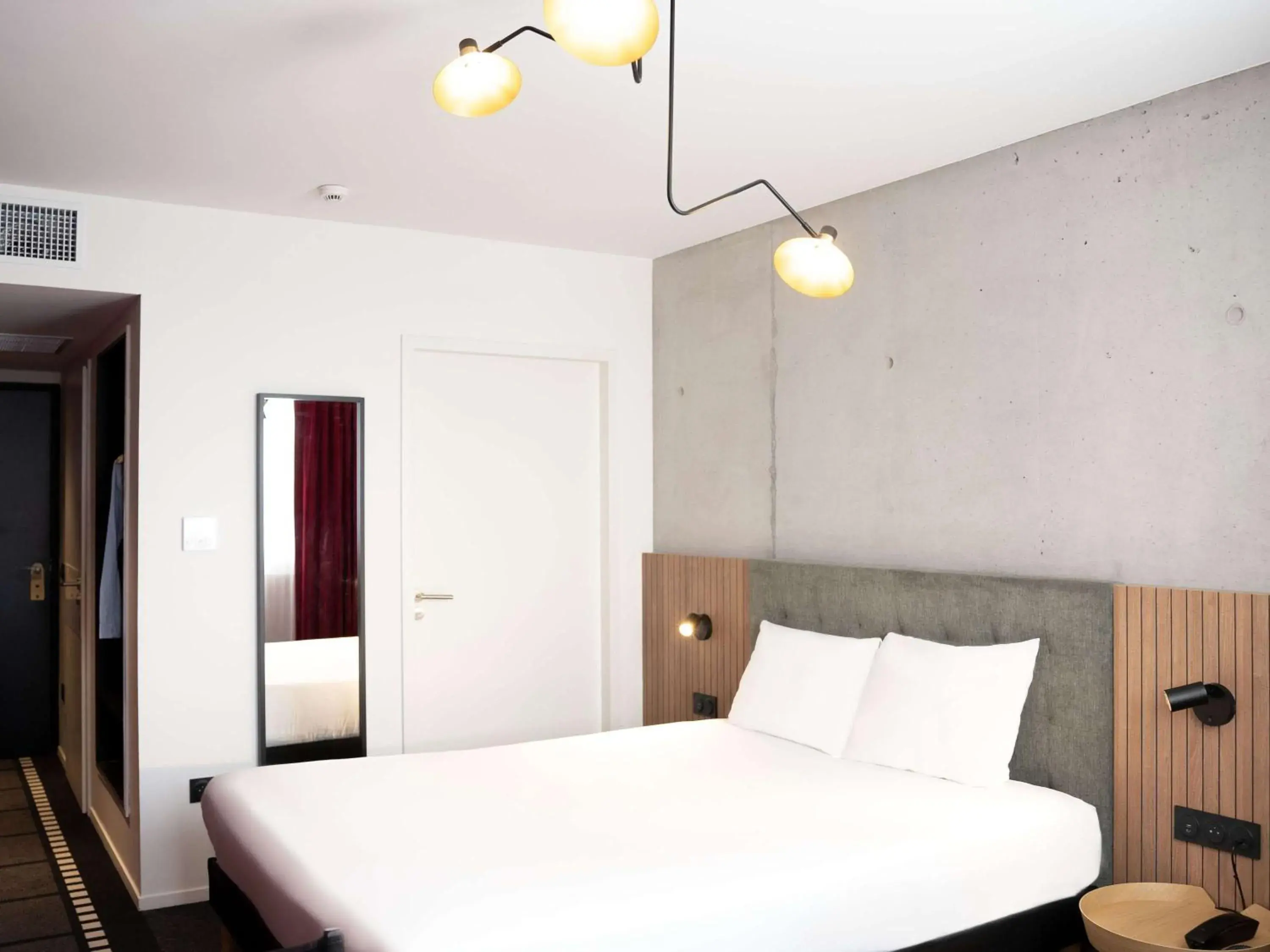 Bedroom, Bed in ibis Styles Lens Centre Gare Bedroom, Bed in ibis Styles Lens Centre Gare