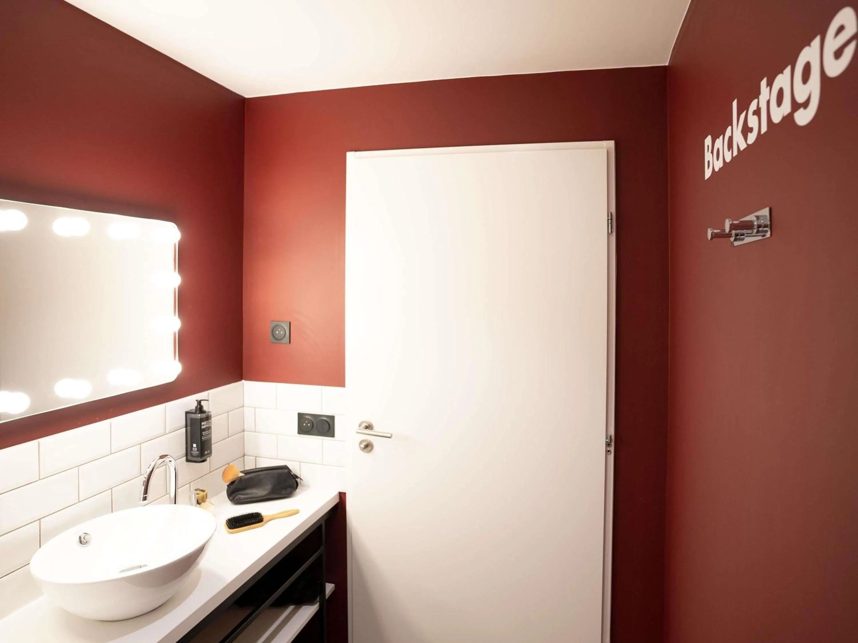 Bedroom in ibis Styles Lens Centre Gare