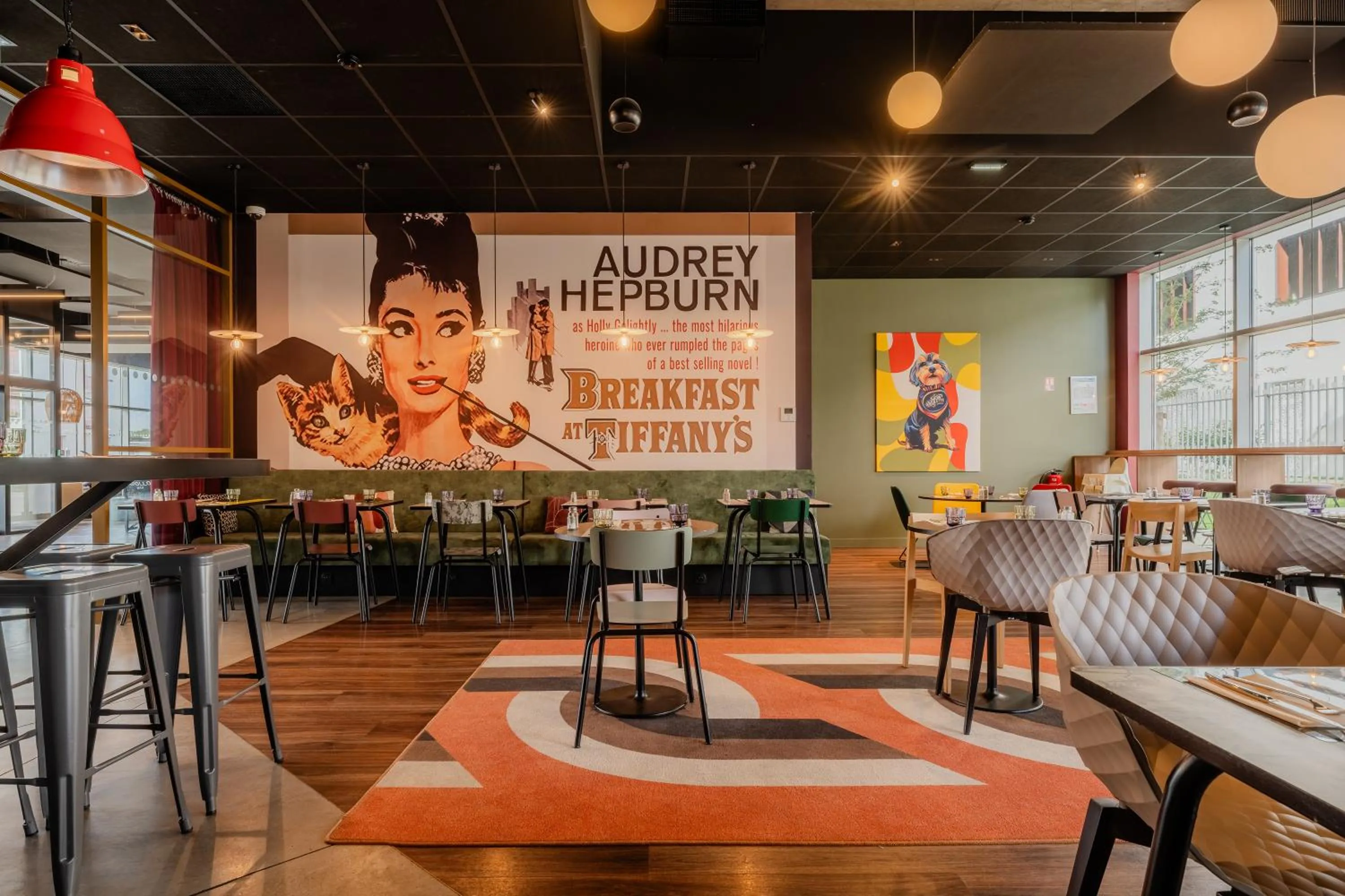 Restaurant/places to eat in ibis Styles Lens Centre Gare