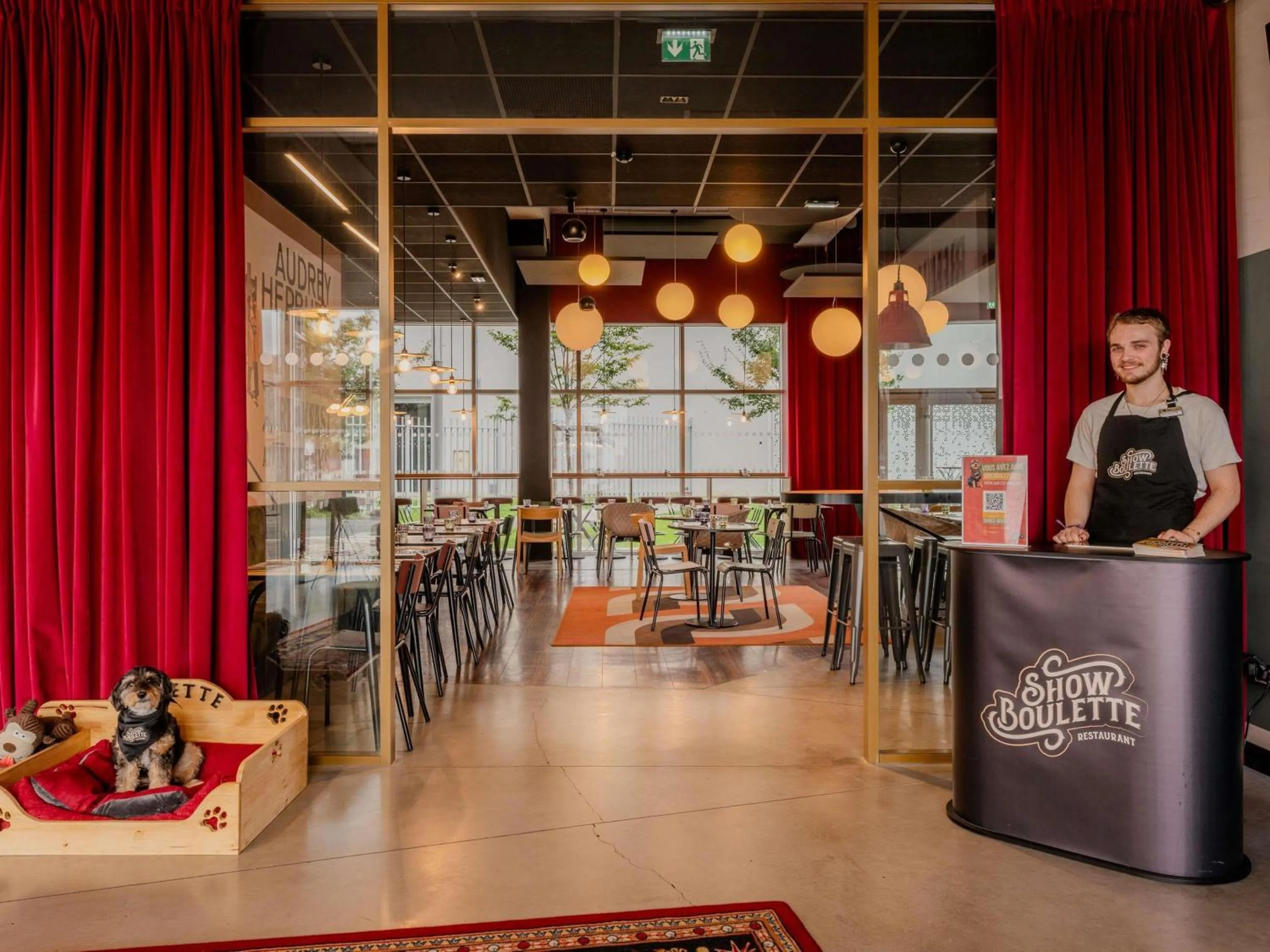 Restaurant/places to eat in ibis Styles Lens Centre Gare