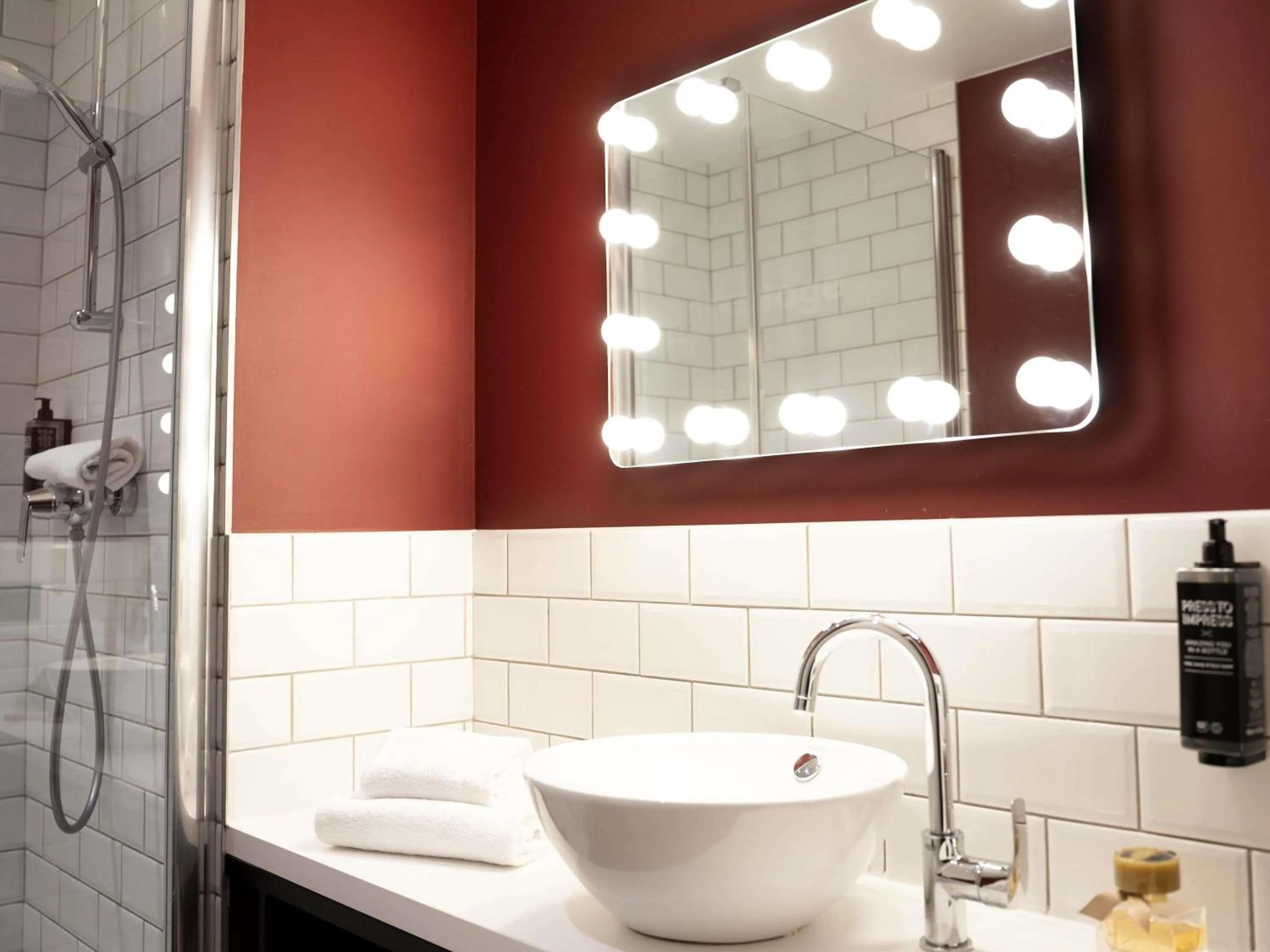 Bedroom in ibis Styles Lens Centre Gare