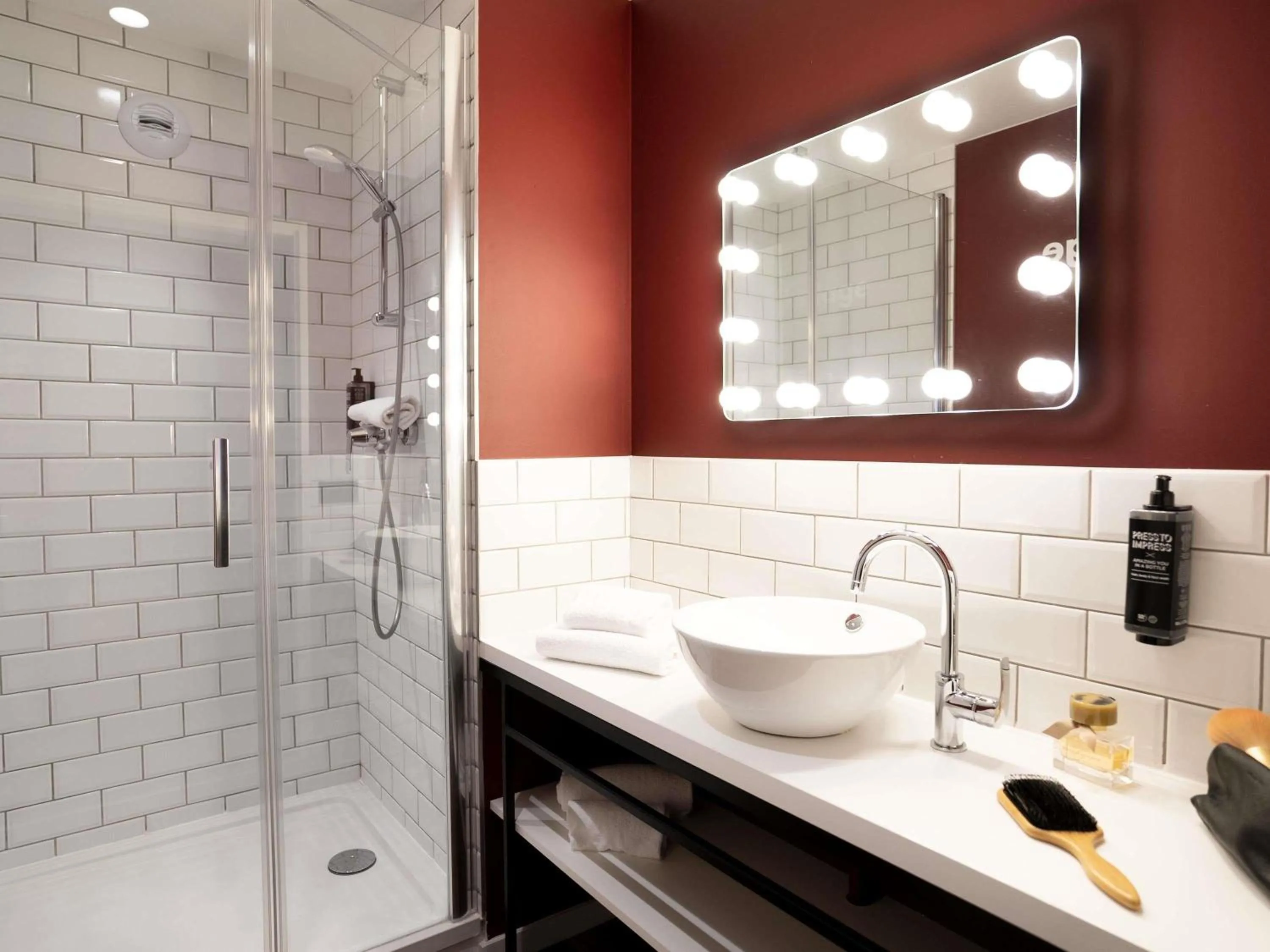 Bedroom in ibis Styles Lens Centre Gare