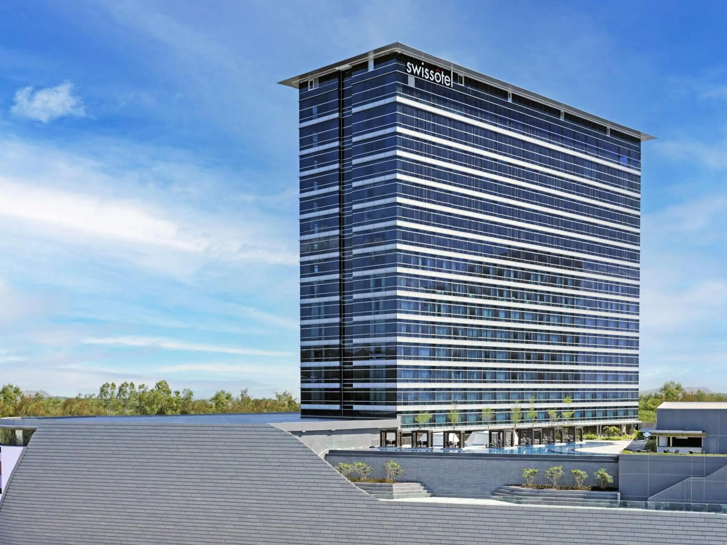 Property building in Swissôtel Clark Philippines Property building in Swissôtel Clark Philippines