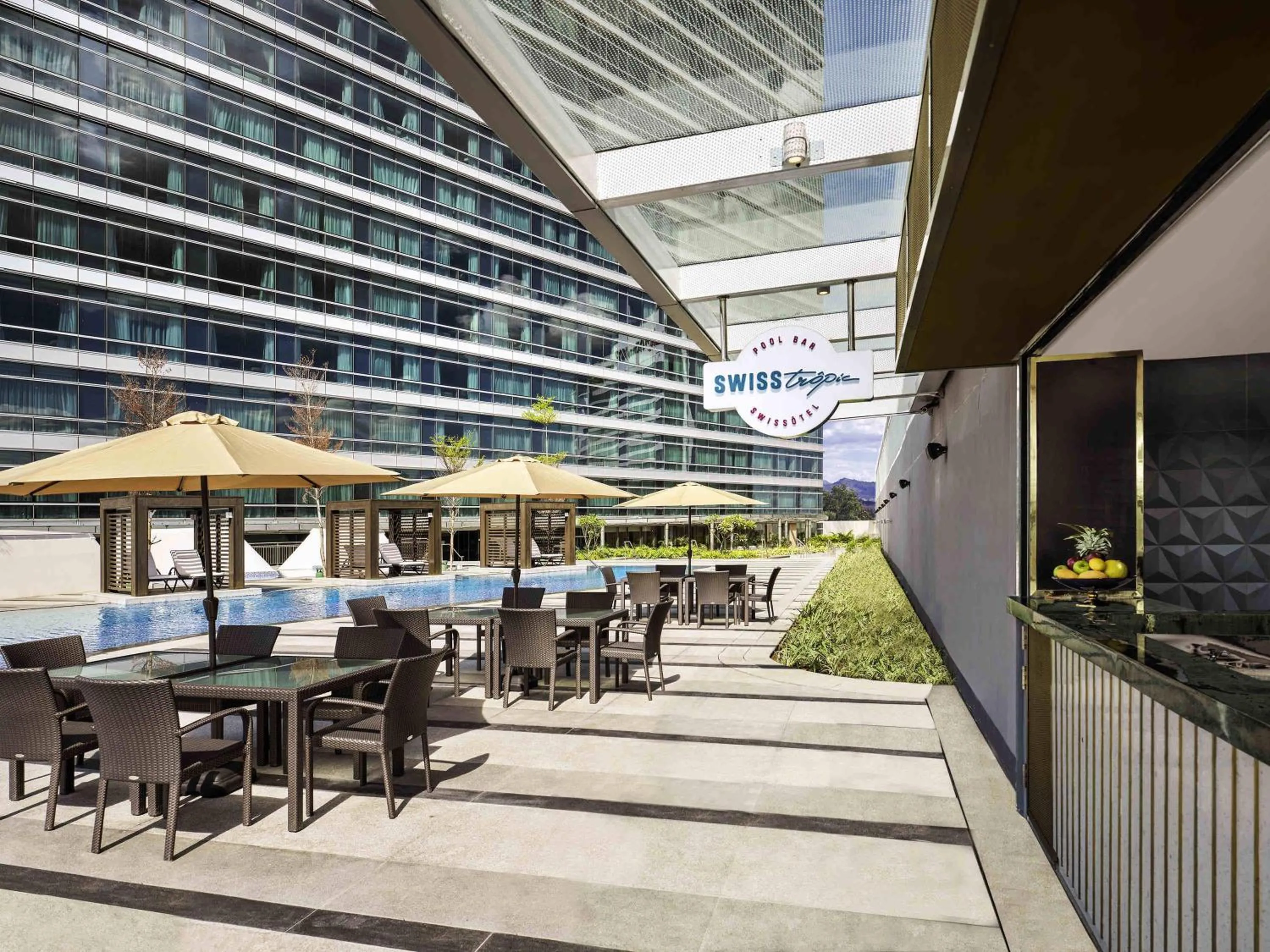 Lounge or bar in Swissôtel Clark Philippines