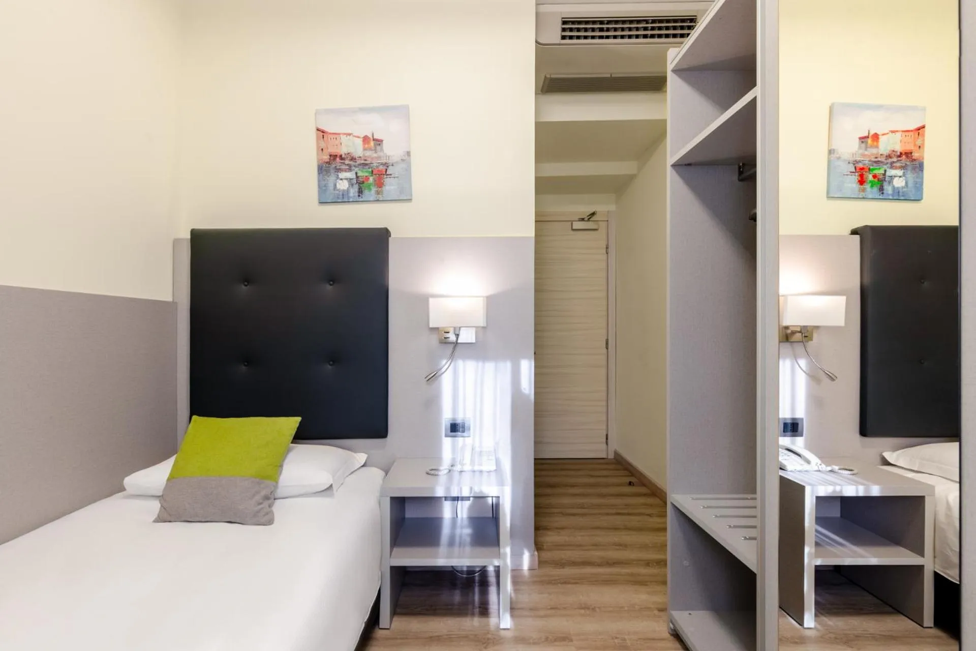 Photo of the whole room, Bed in Hotel Aurora