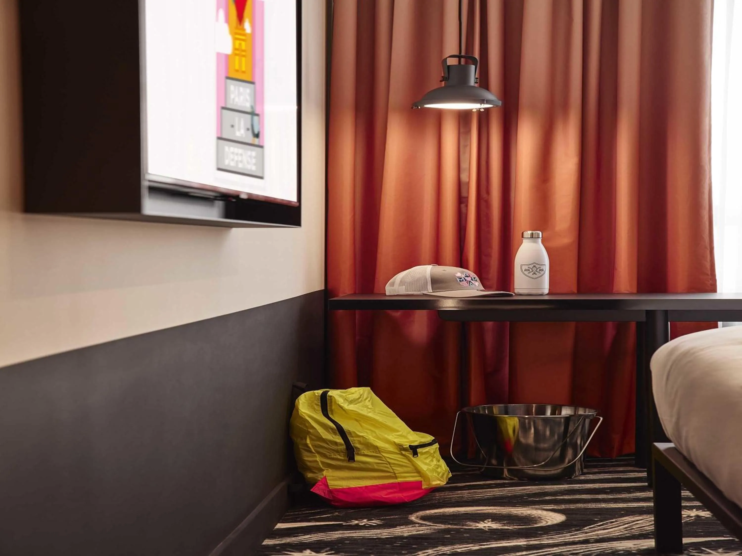 Bedroom in Mama Shelter Paris La Défense