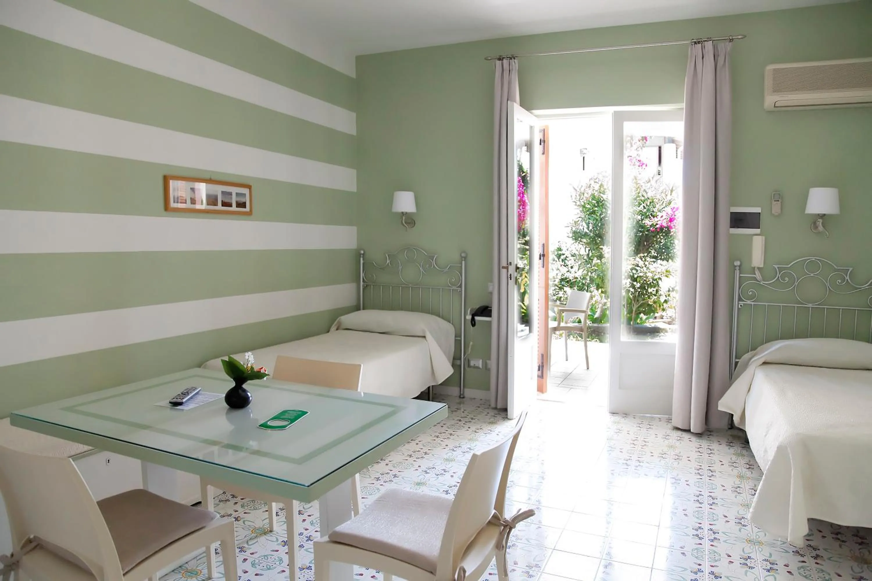 Photo of the whole room, Bed in Hotel Residence Mendolita