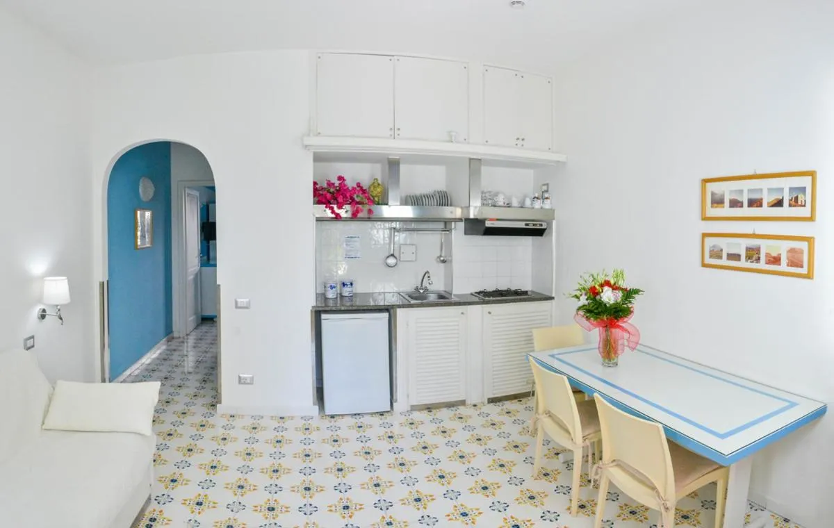 Kitchen or kitchenette in Hotel Residence Mendolita