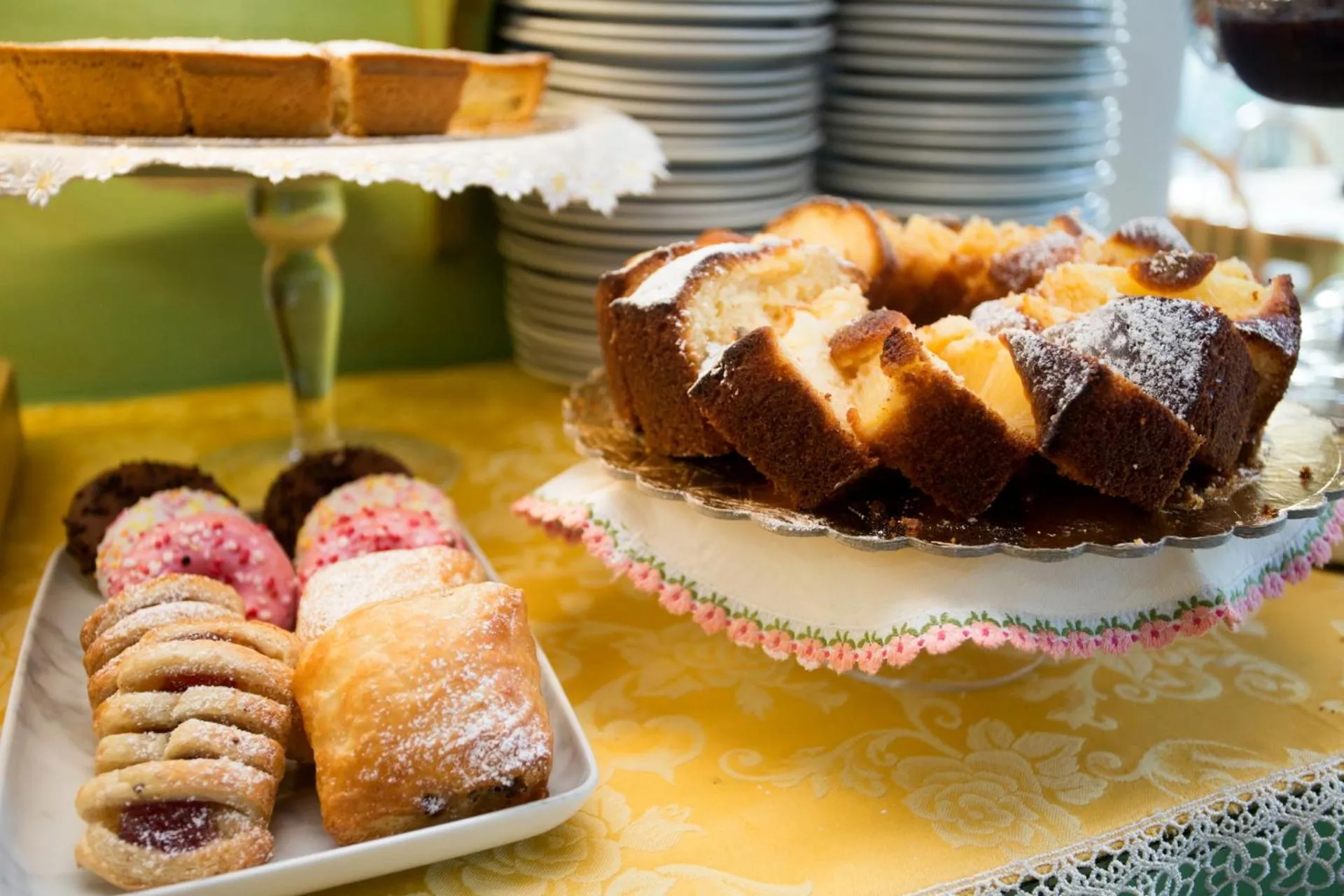 Continental breakfast in Hotel Residence Mendolita