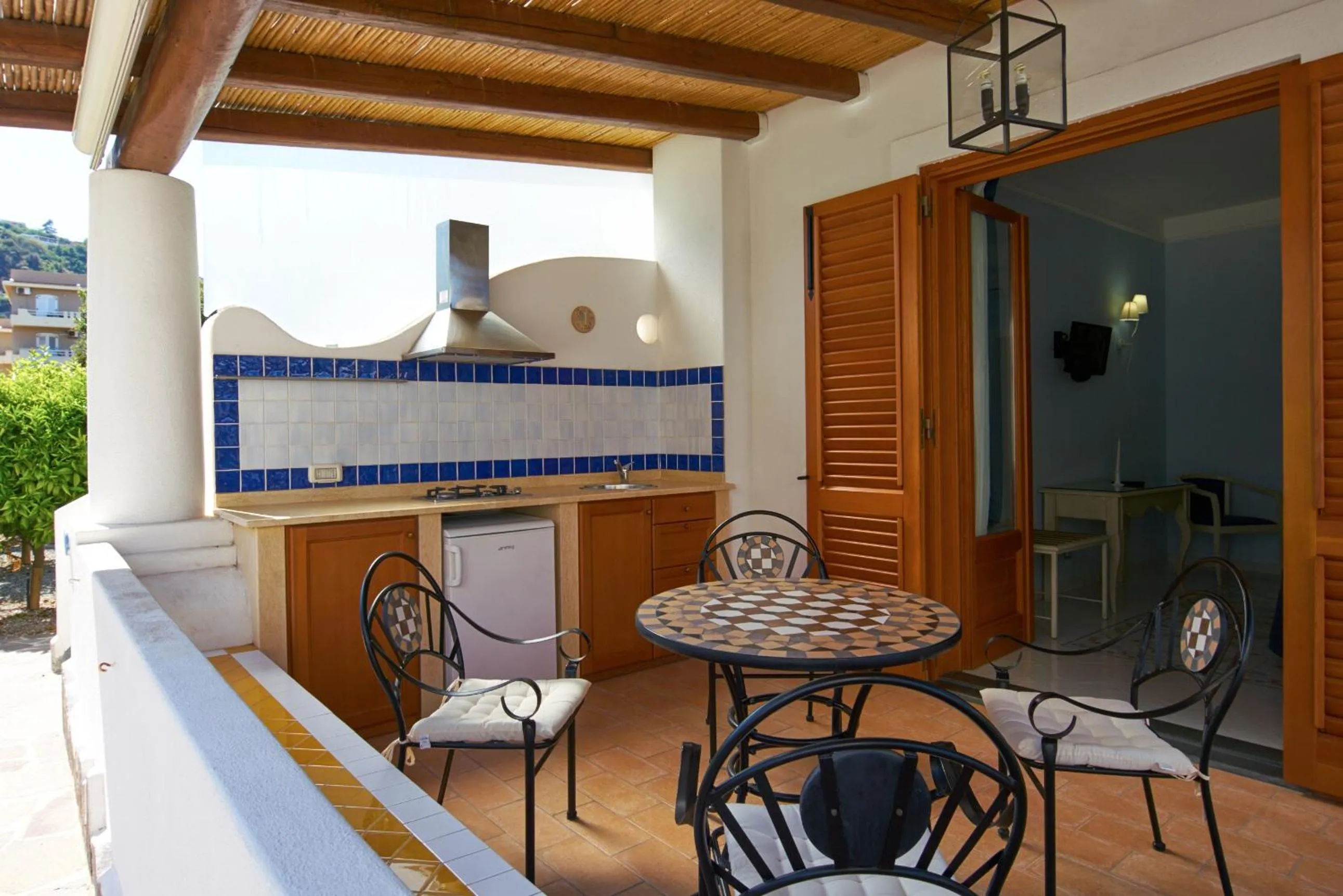 Communal kitchen in Hotel Residence Mendolita