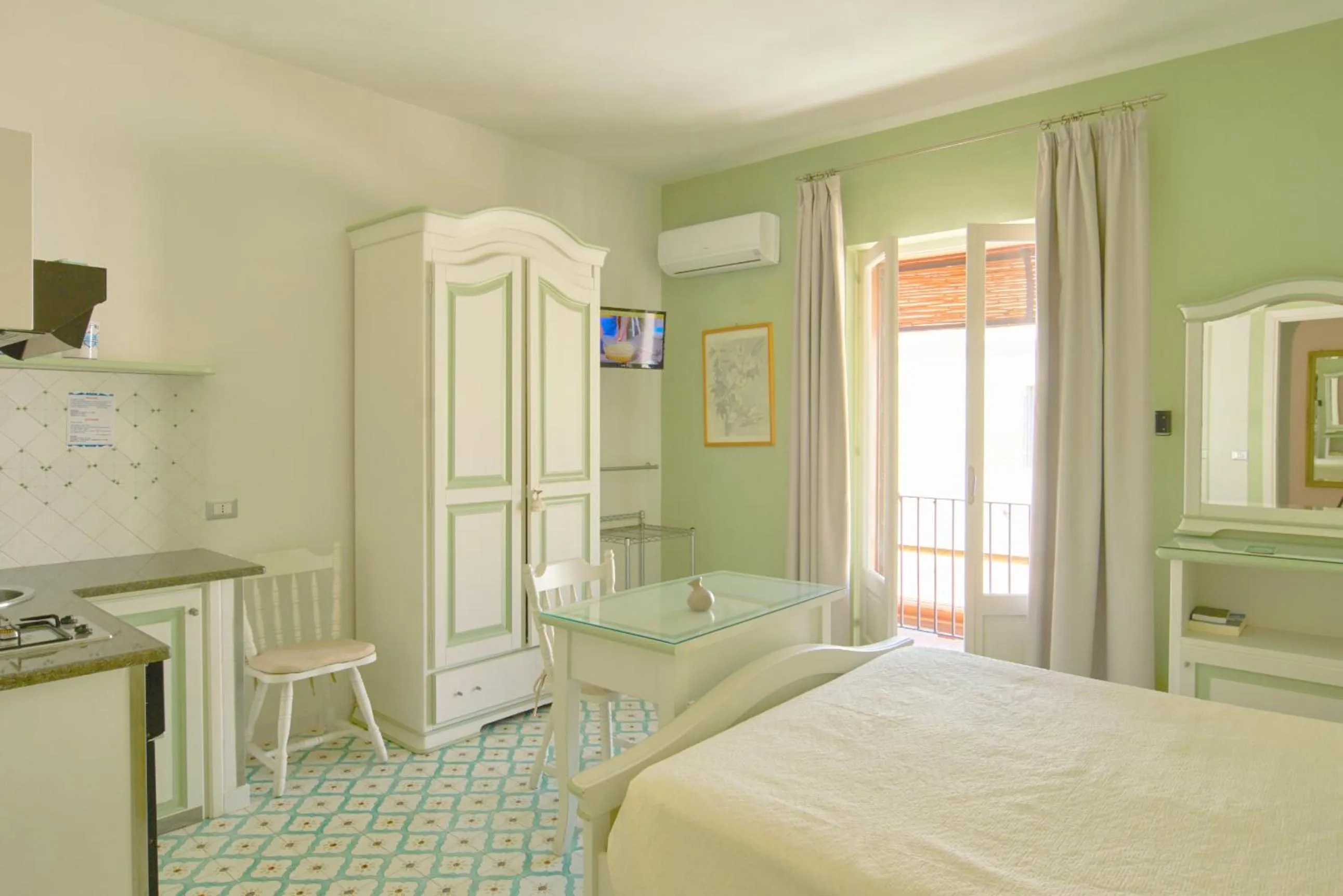 Bedroom, Bed in Hotel Residence Mendolita