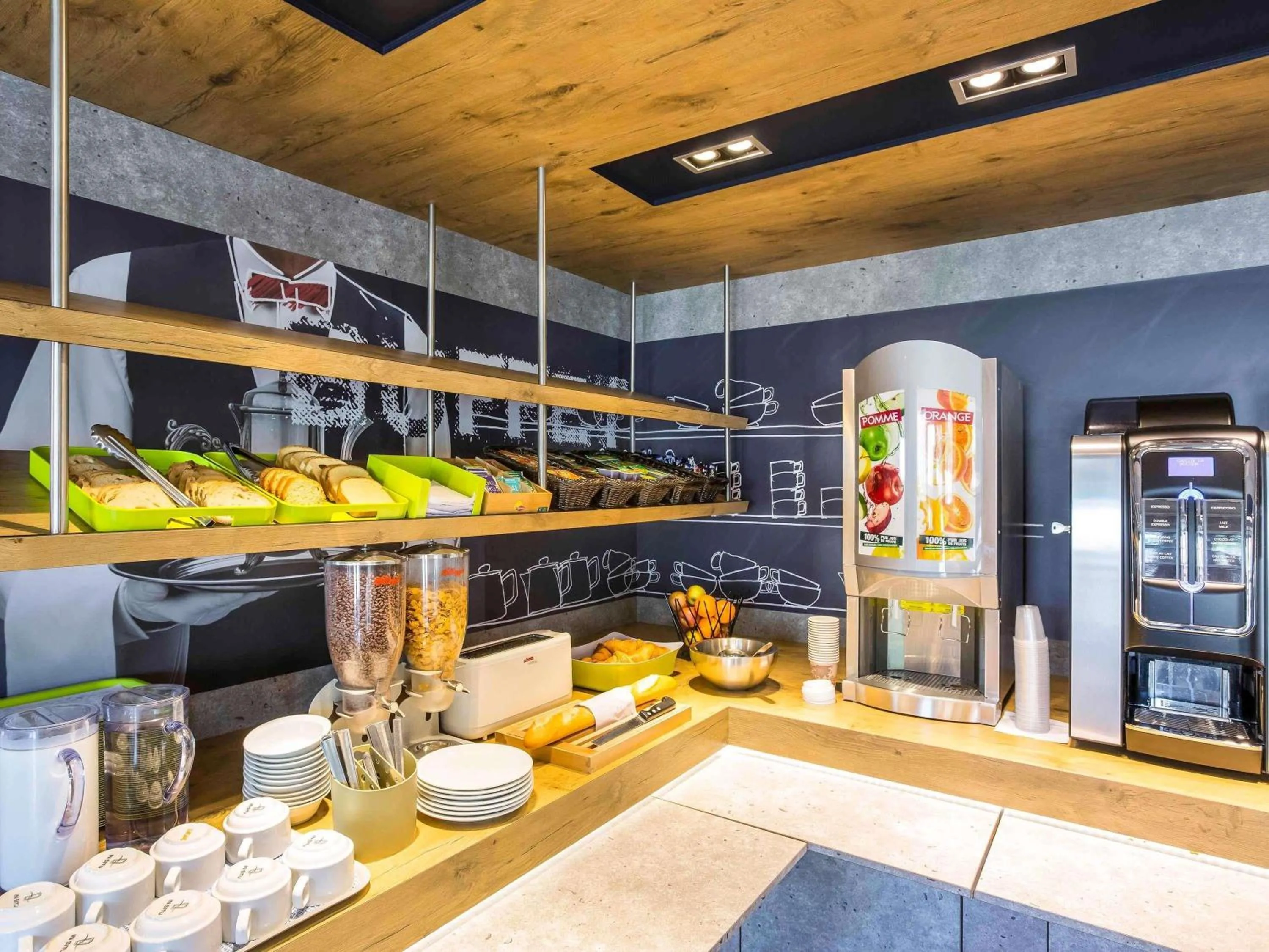 Breakfast in ibis Budget Pau Est