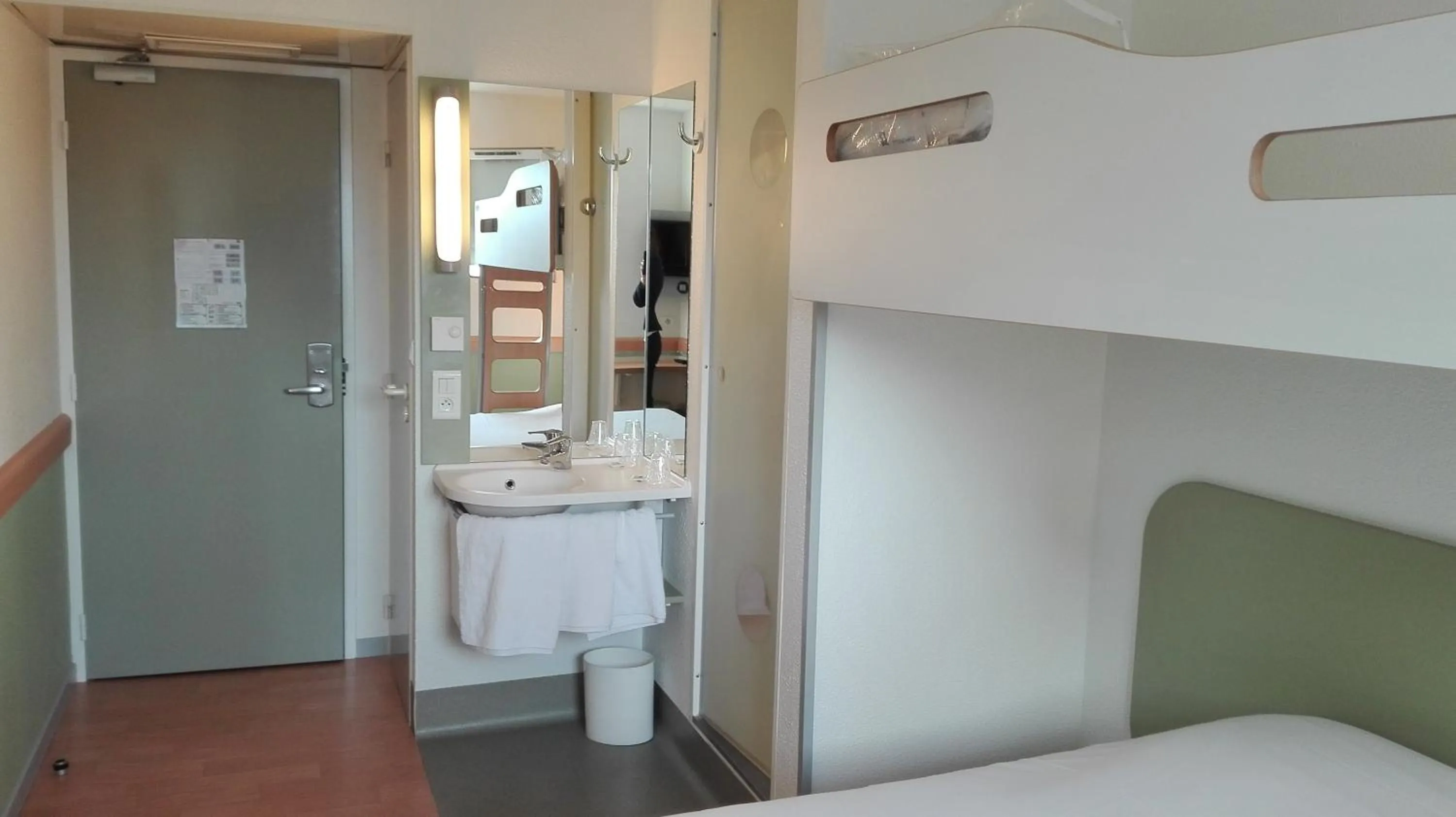 Bed in ibis Budget Pau Est